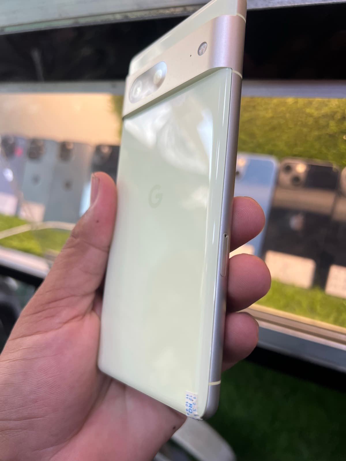 Google Pixel 7 8GB / 128GB in Lemongrass — photo 4