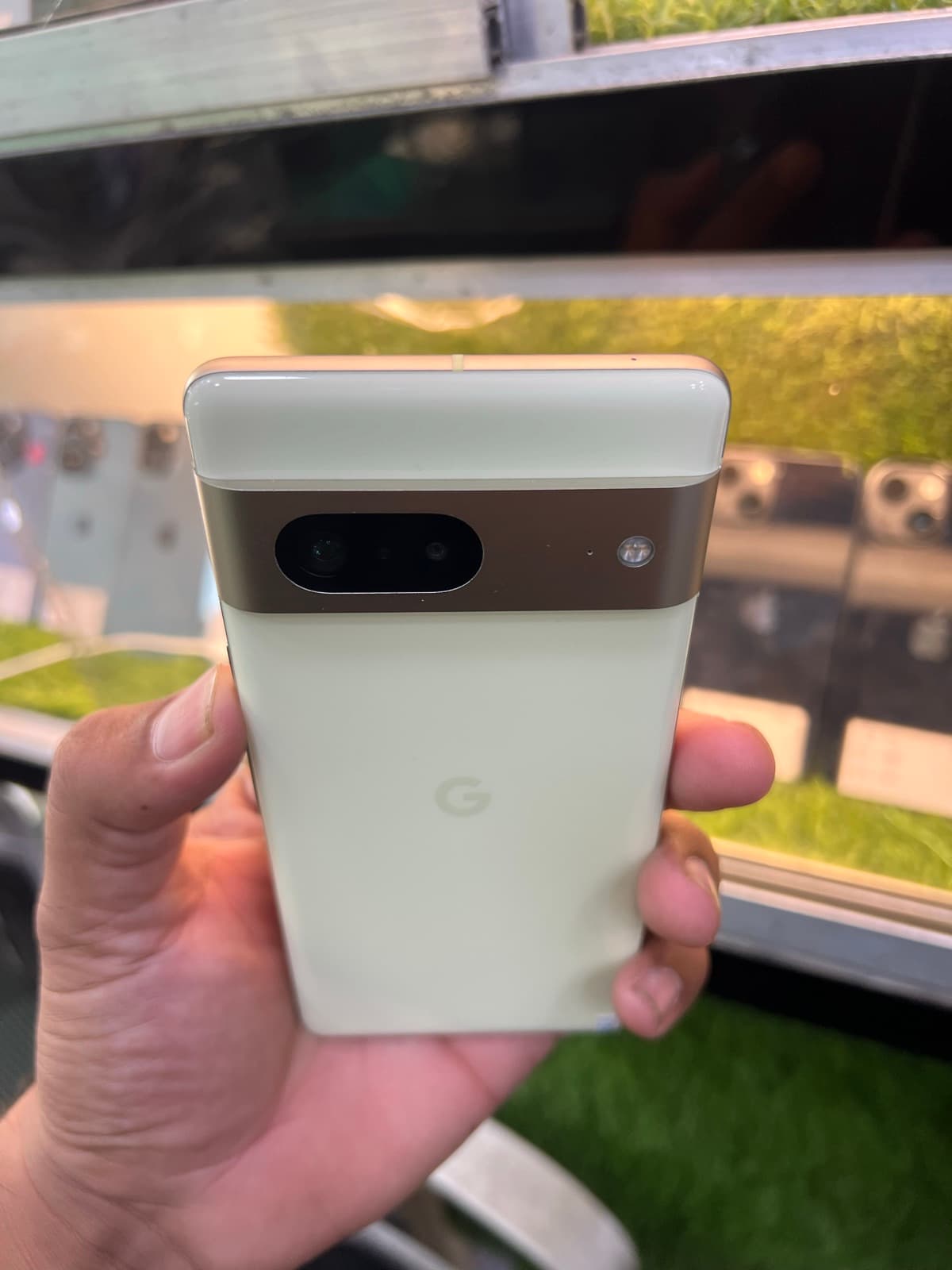 Google Pixel 7 8GB / 128GB in Lemongrass — photo 5