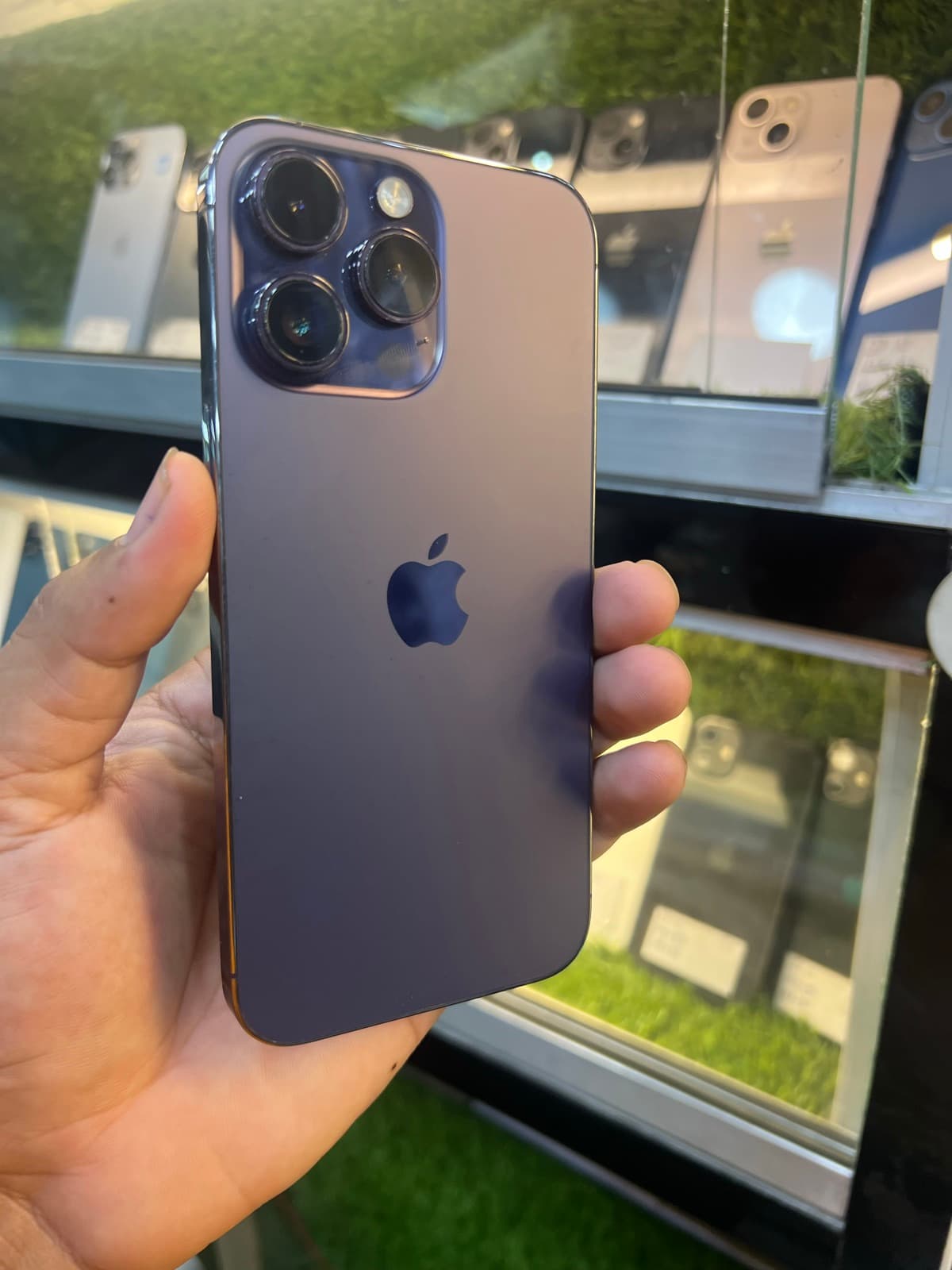 Apple iPhone 14 Pro Max 256GB in Deep Purple — photo 2