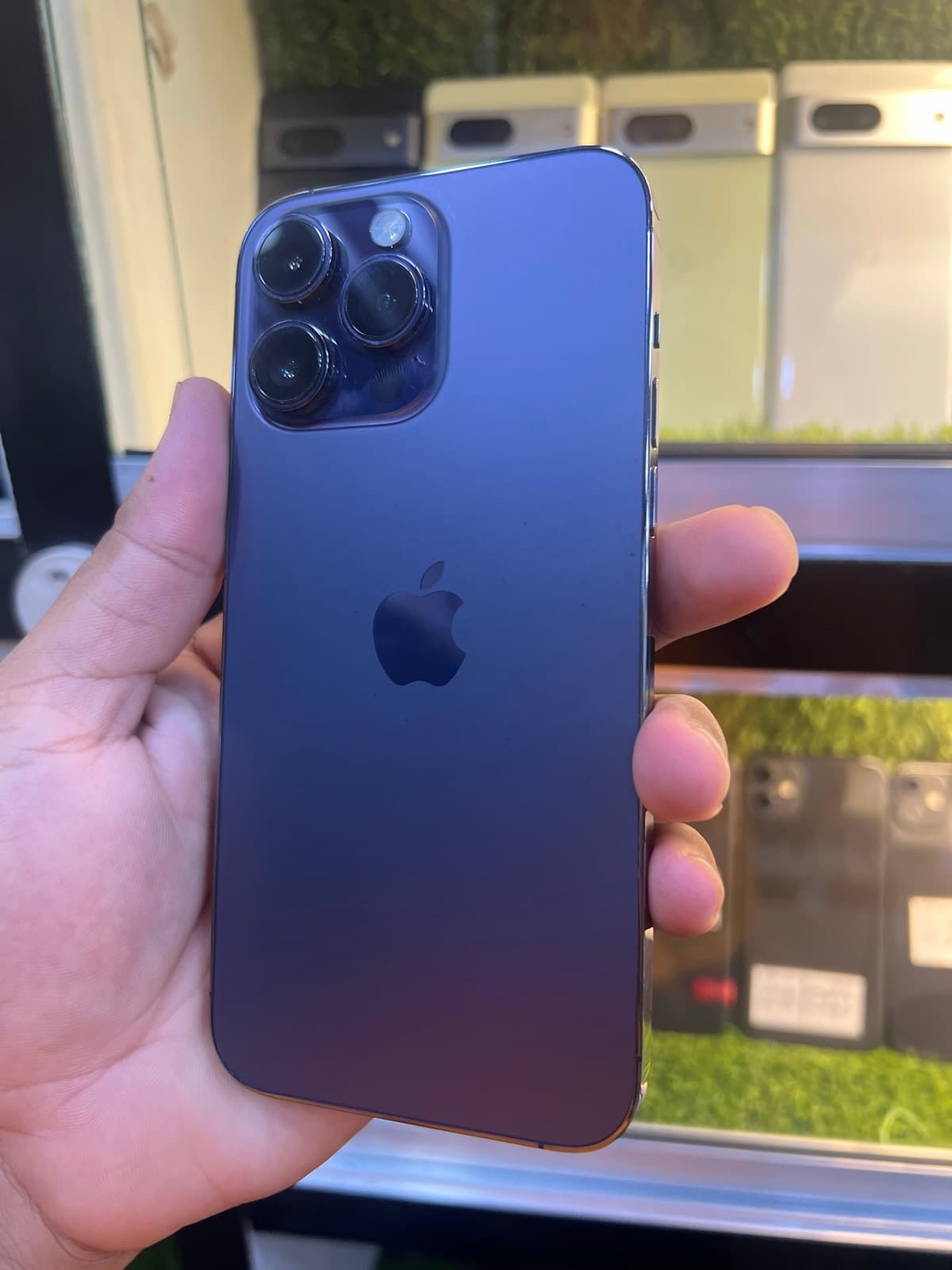 Apple iPhone 14 Pro Max 256GB in Deep Purple — photo 4
