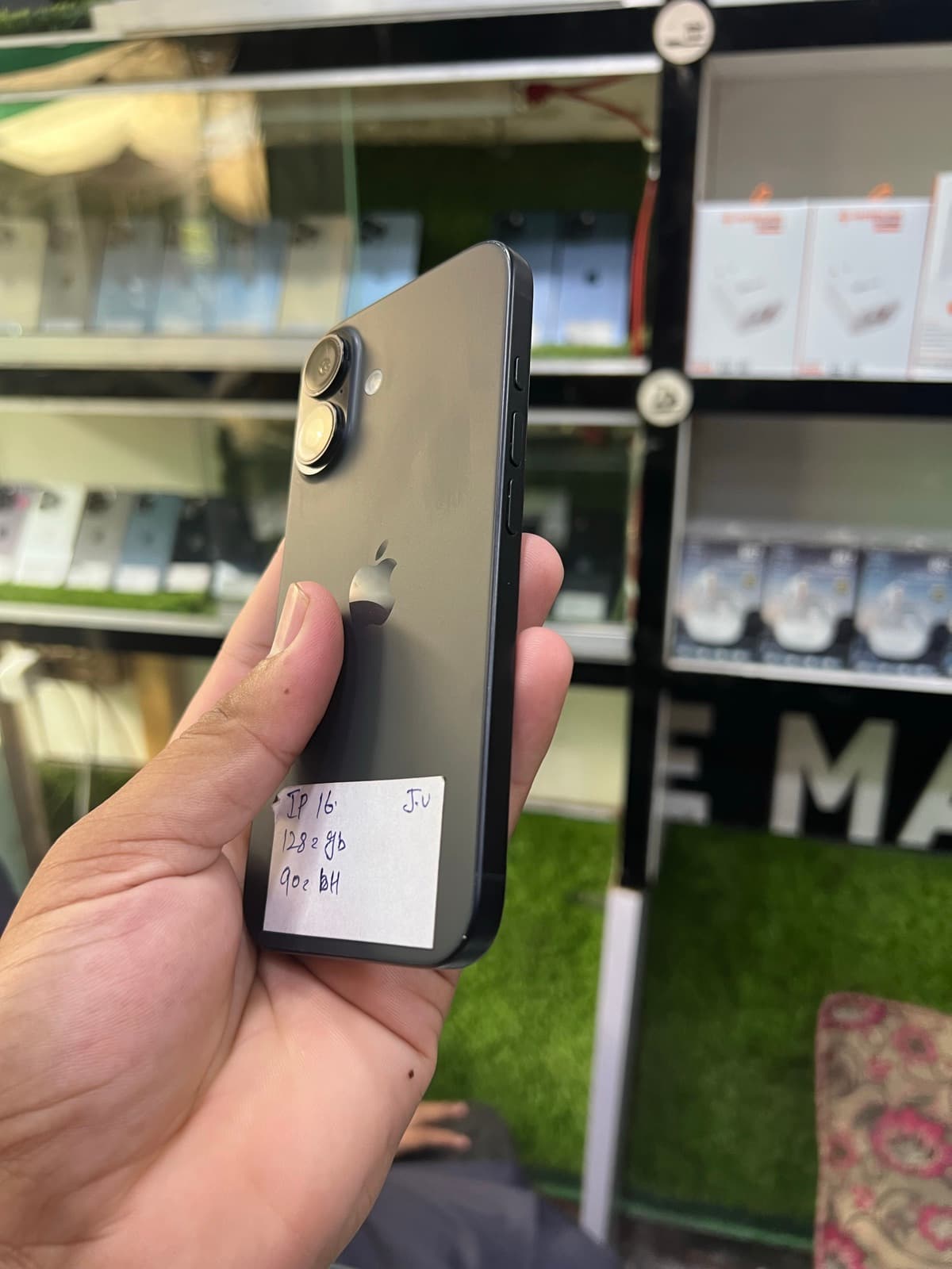 Apple iPhone 16 128GB in Black — photo 2
