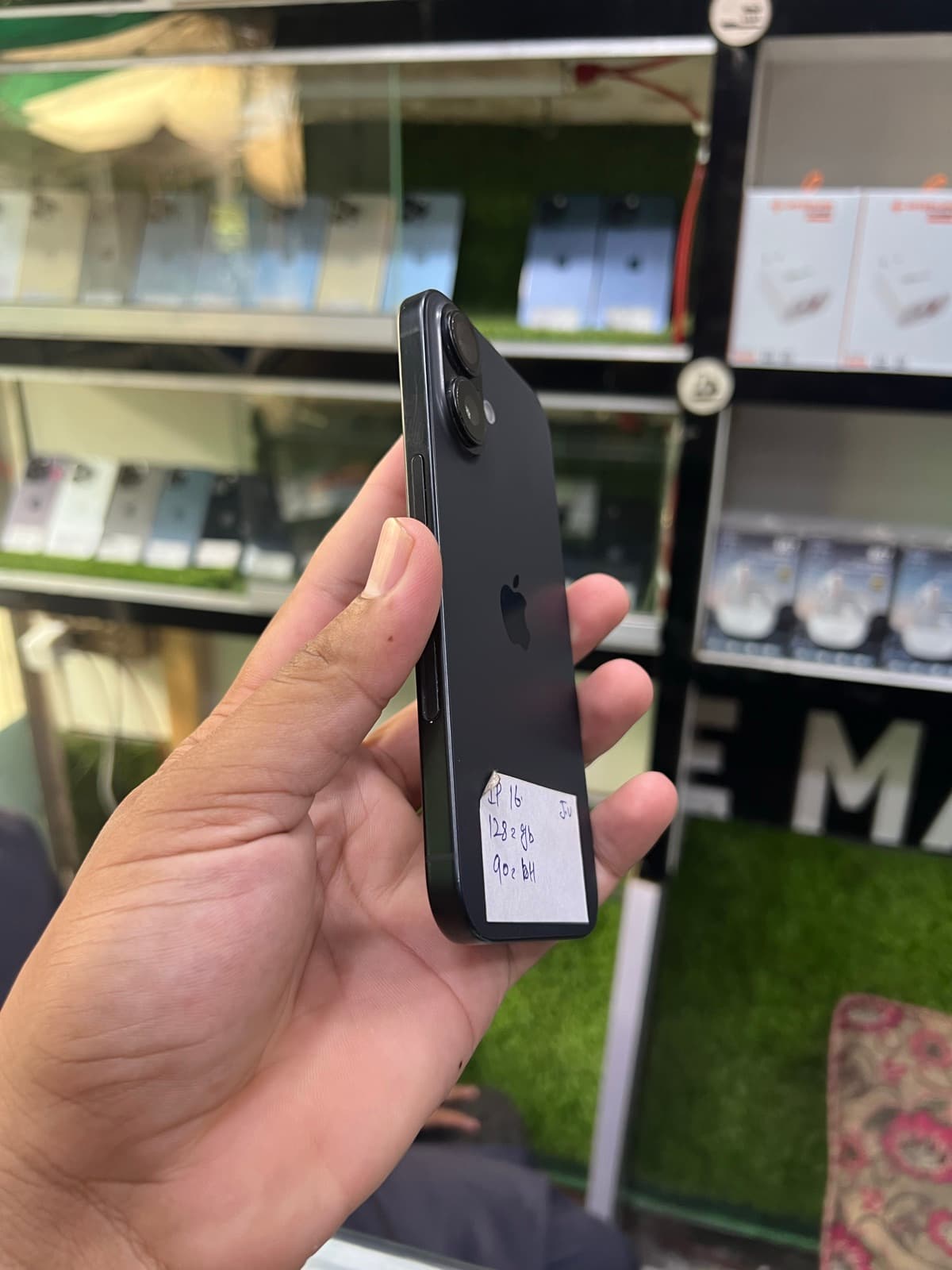 Apple iPhone 16 128GB in Black — photo 3