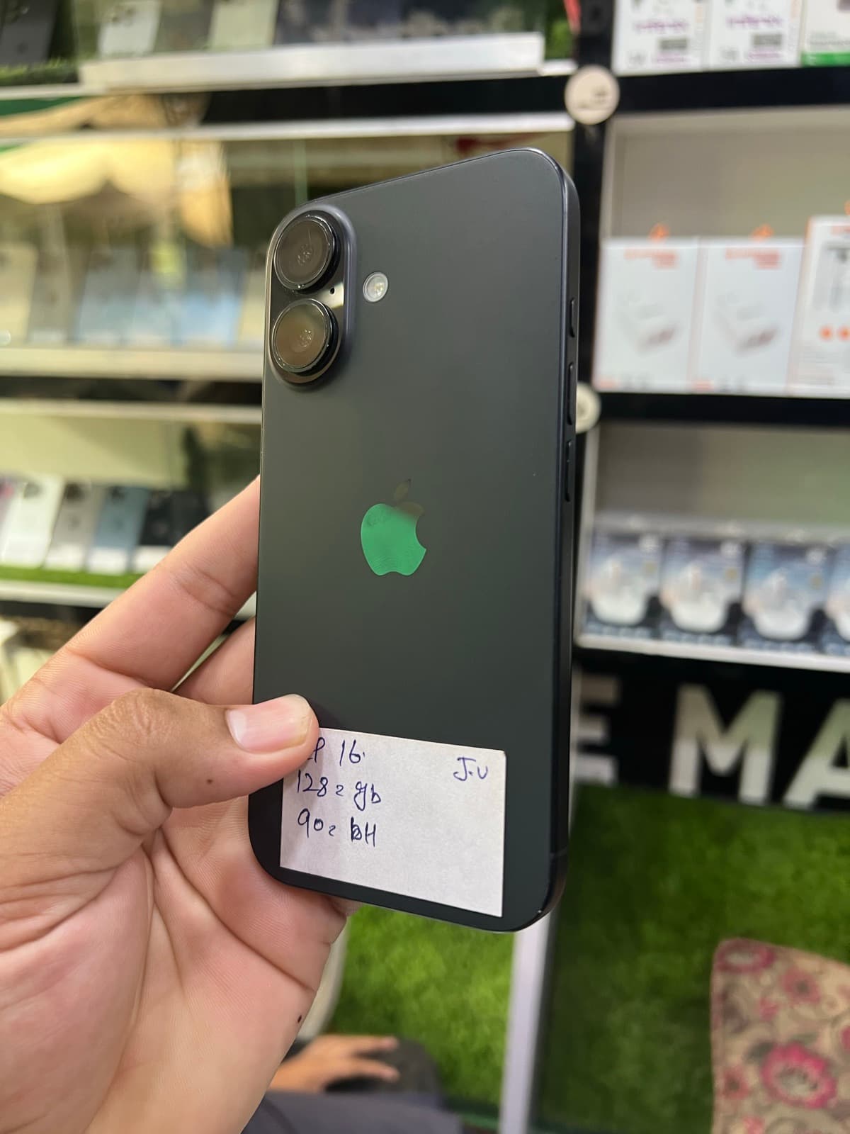 Apple iPhone 16 128GB in Black — photo 4