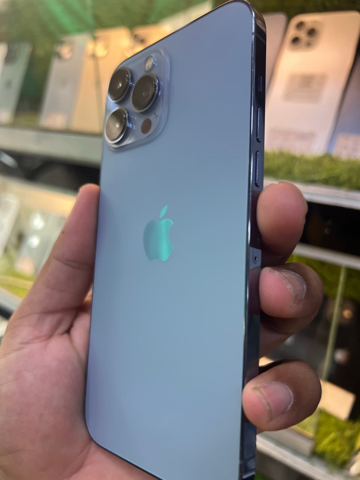 Apple iPhone 13 Pro Max 256GB in Sierra Blue — photo 4