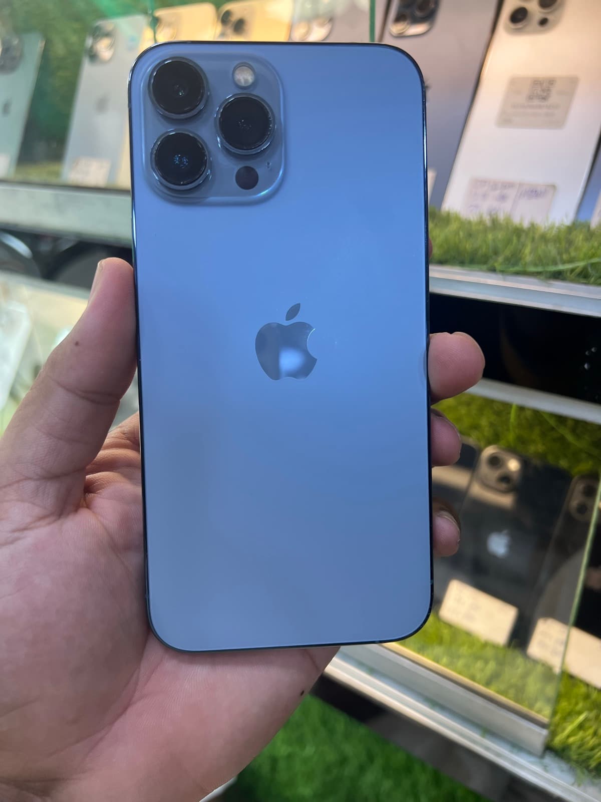 Apple iPhone 13 Pro Max 256GB in Sierra Blue — photo 5