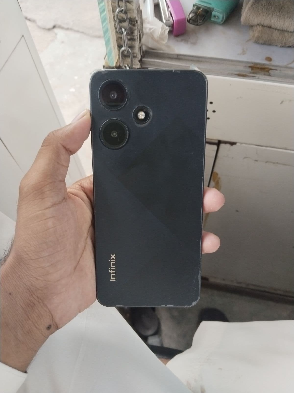 Infinix Hot 30i · 4GB / 128GB