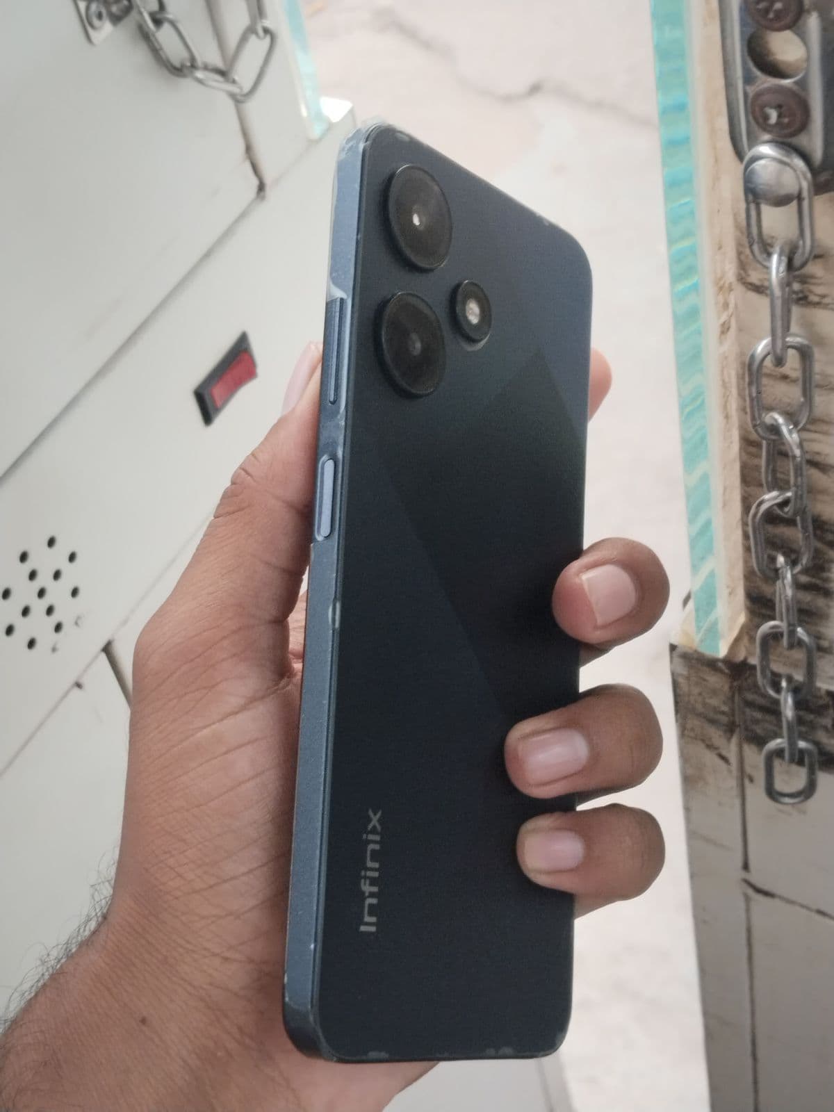 Infinix Hot 30i 4GB / 128GB in Mirror Black — photo 2