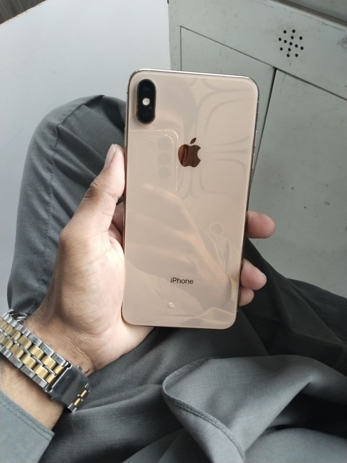 Apple iPhone XS Max 256GB in Gold — photo 2