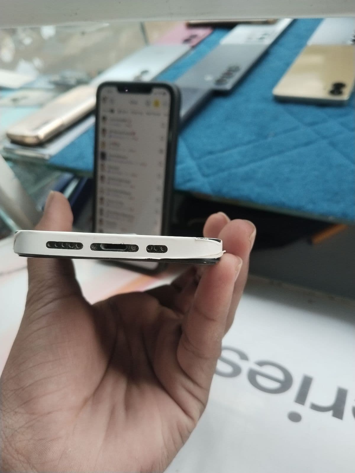 Apple iPhone 14 128GB in Midnight — photo 2