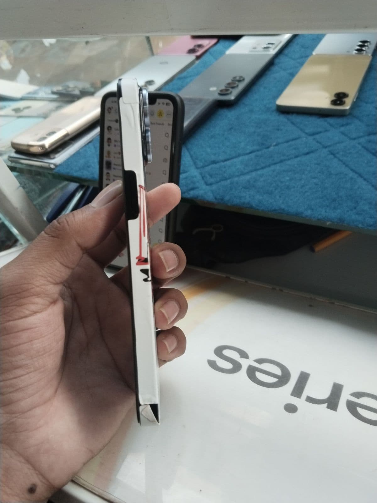 Apple iPhone 14 128GB in Midnight — photo 4