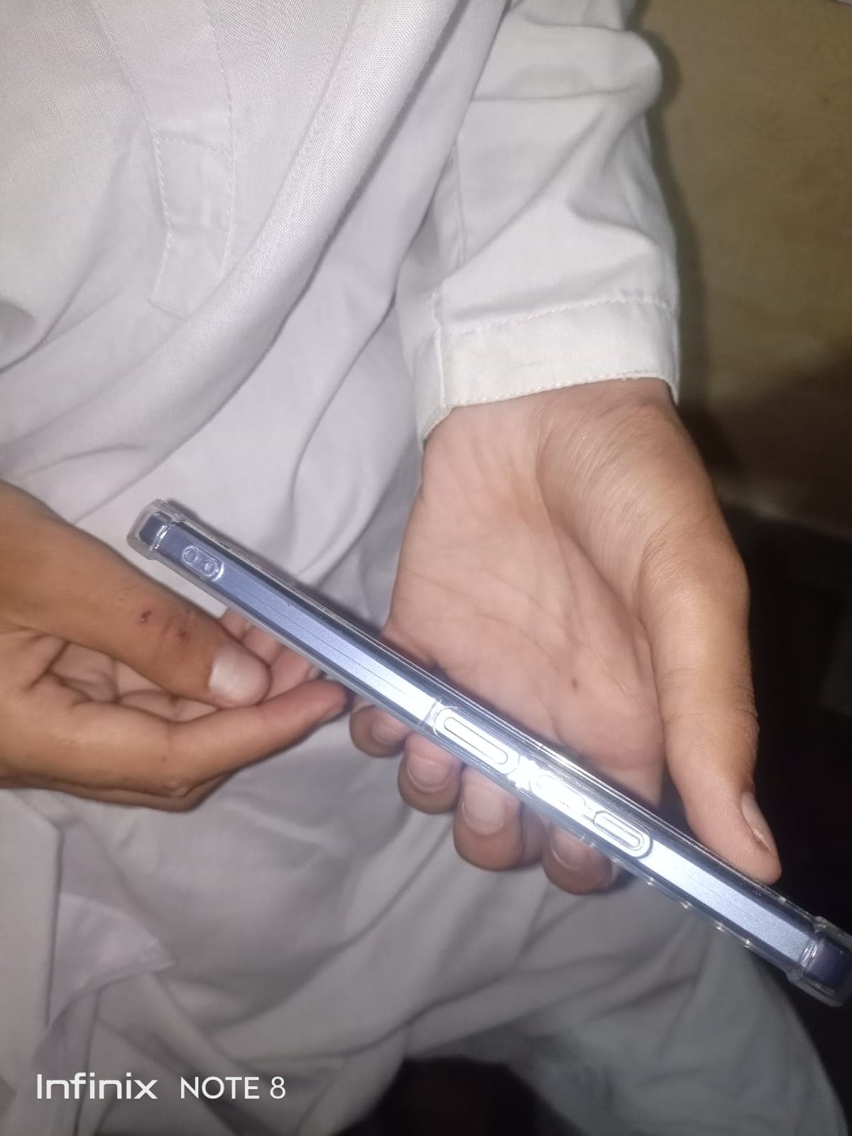 Vivo Y17s 6GB / 128GB in Glitter Purple — photo 3