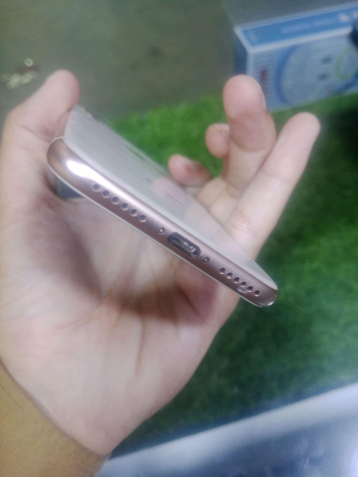 Apple iPhone 8 64GB in Gold — photo 3