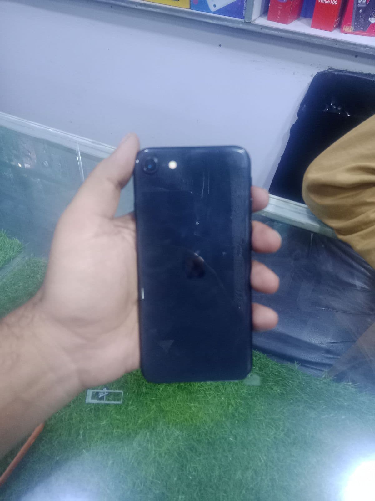 Apple iPhone 8 64GB in Space Gray — photo 2