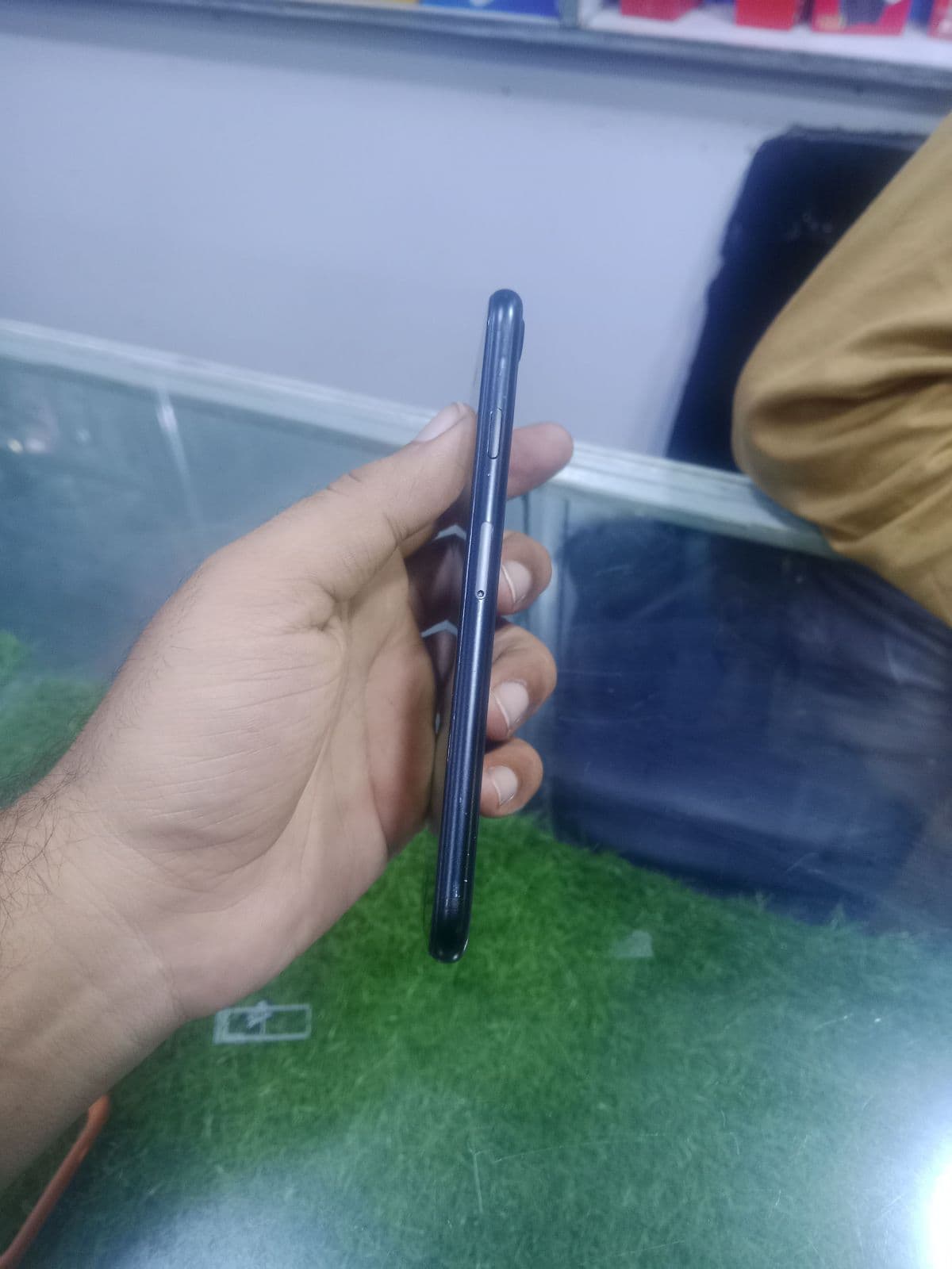 Apple iPhone 8 64GB in Space Gray — photo 3
