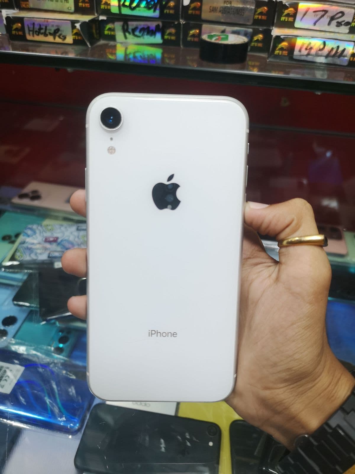 Apple iPhone XR 64GB in White — photo 2