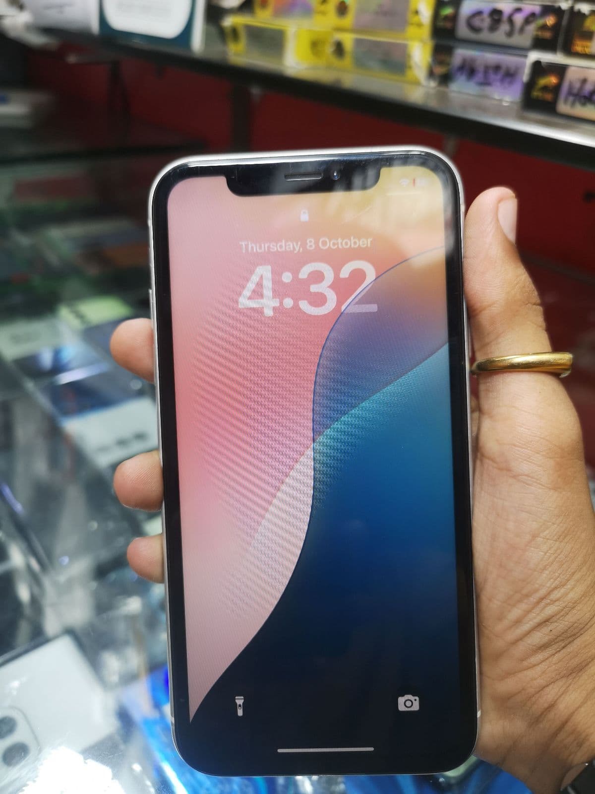 Apple iPhone XR 64GB in White — photo 3