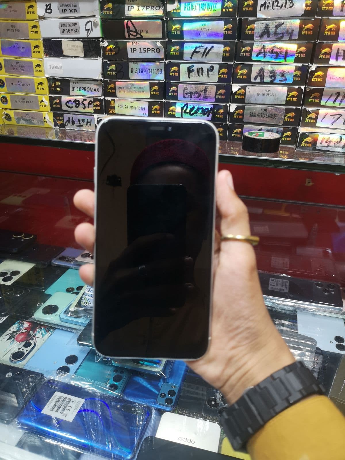 Apple iPhone XR 64GB in White — photo 4