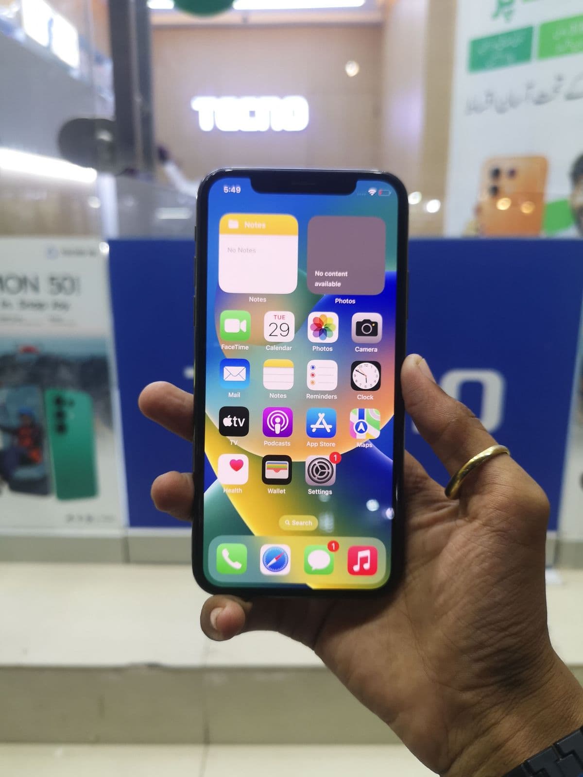 iPhone X · 64GB