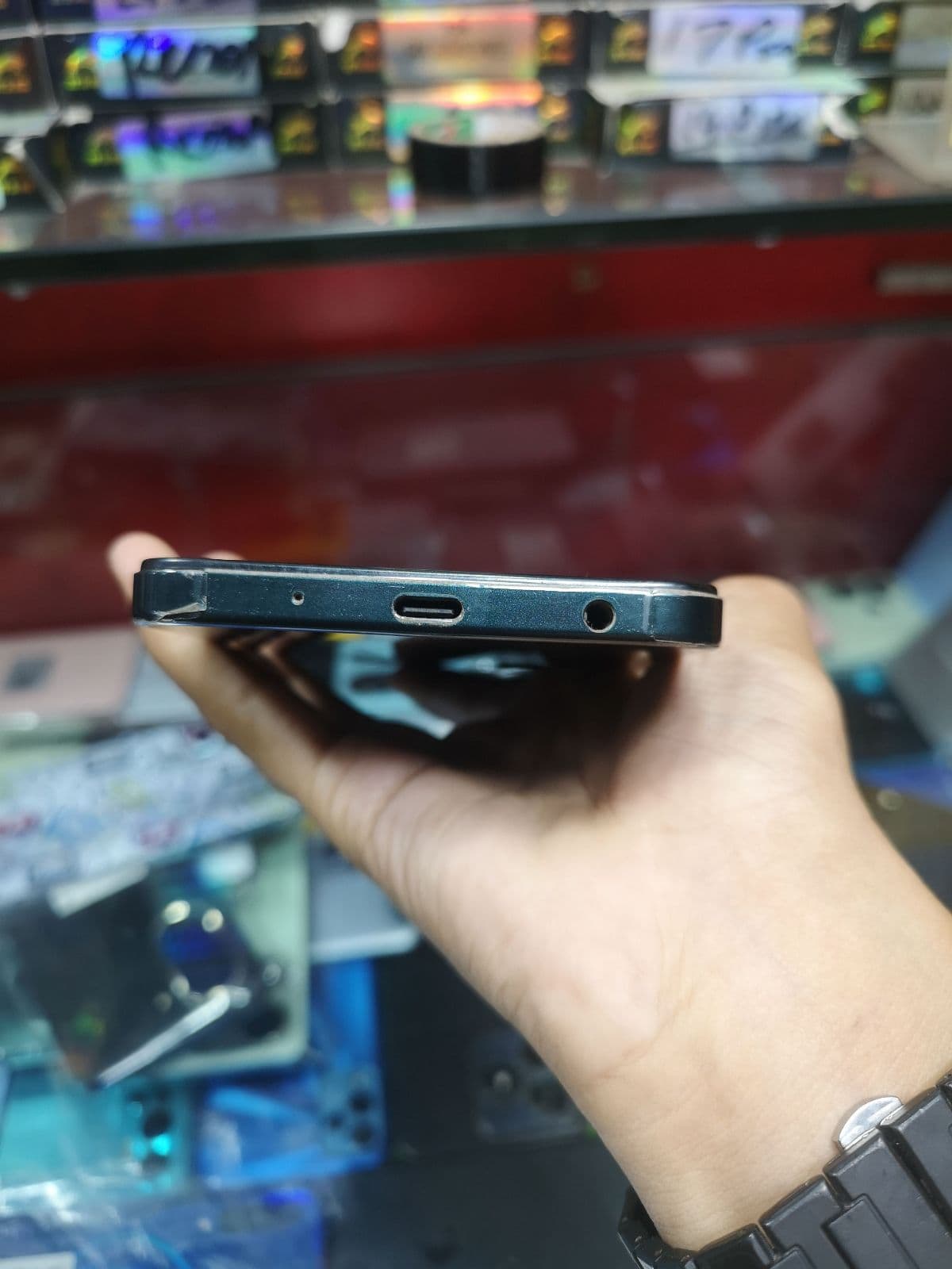 Vivo Y04 4GB / 128GB in Jade Green — photo 4