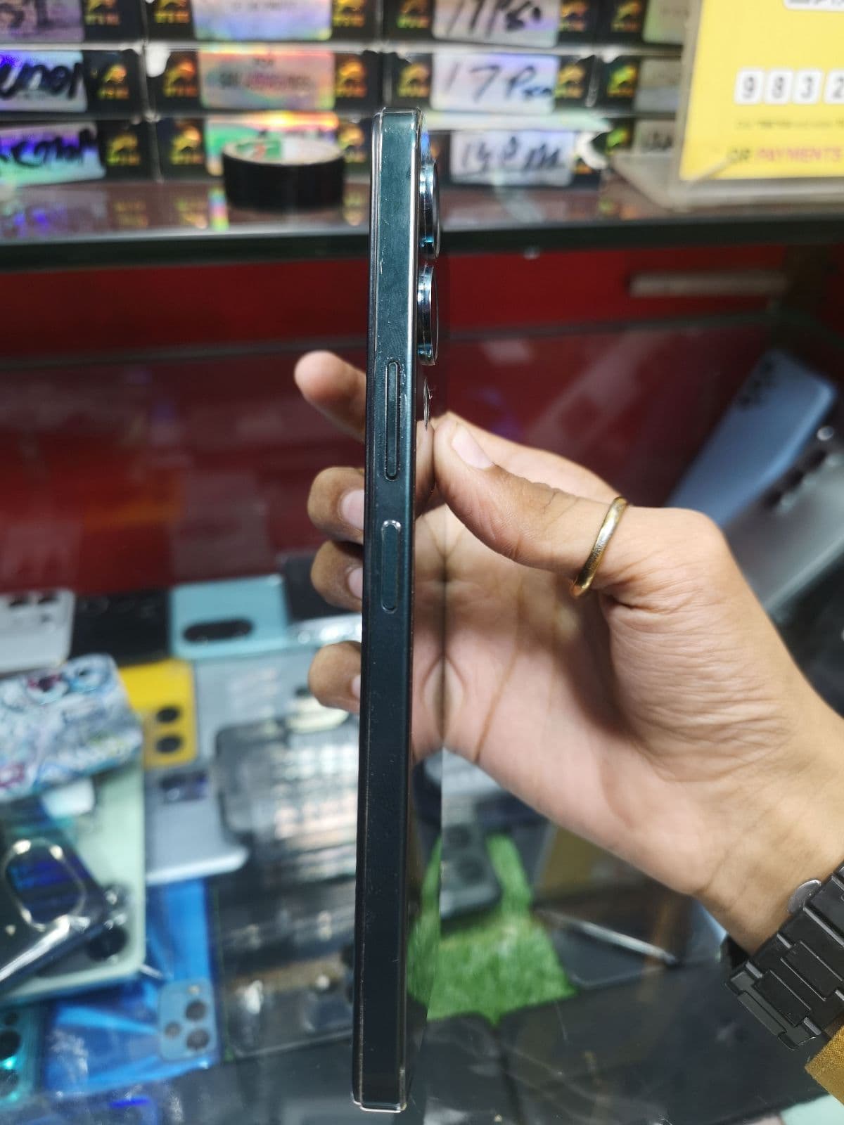 Vivo Y04 4GB / 128GB in Jade Green — photo 5
