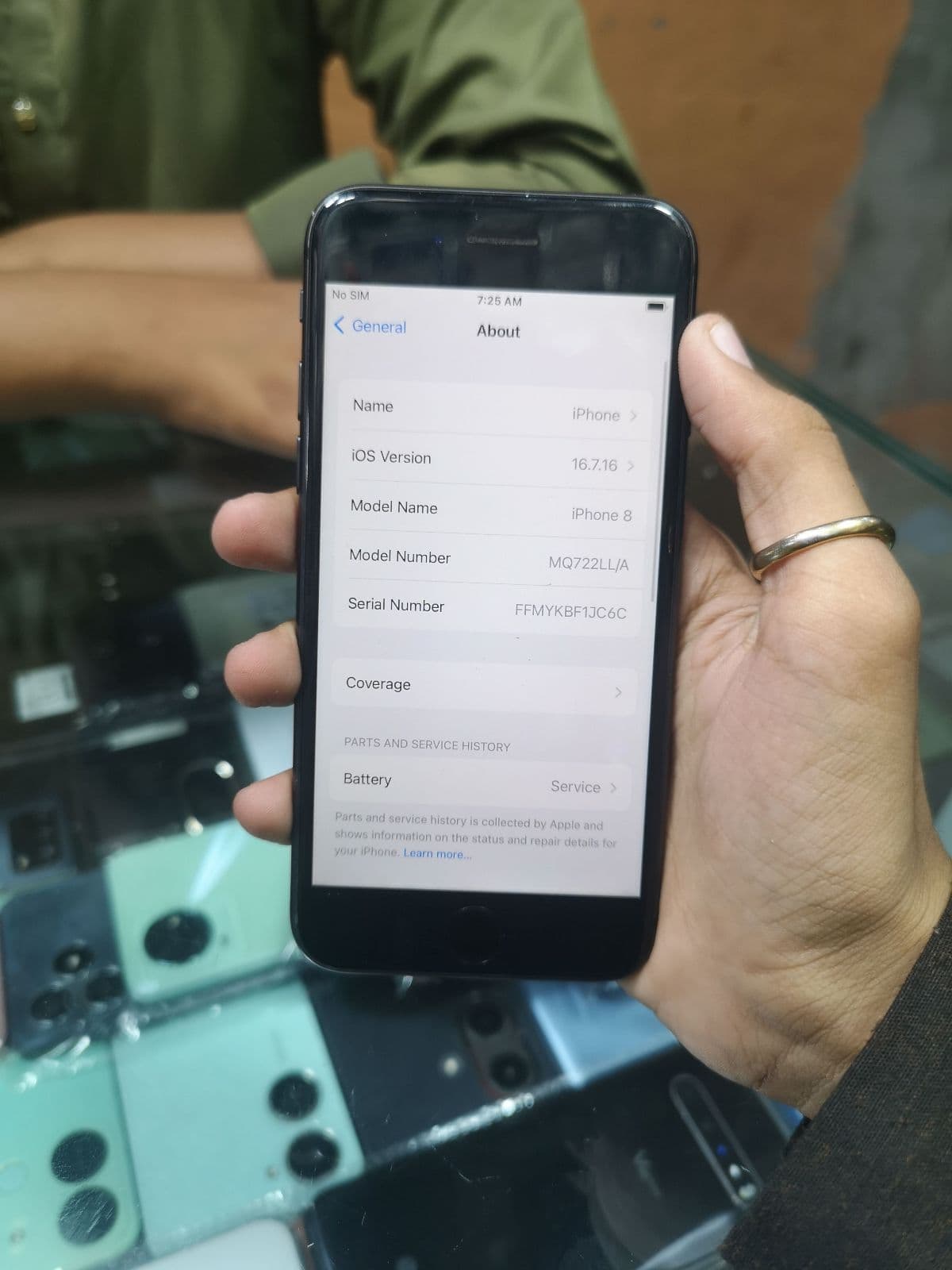 iPhone 8 · 64GB