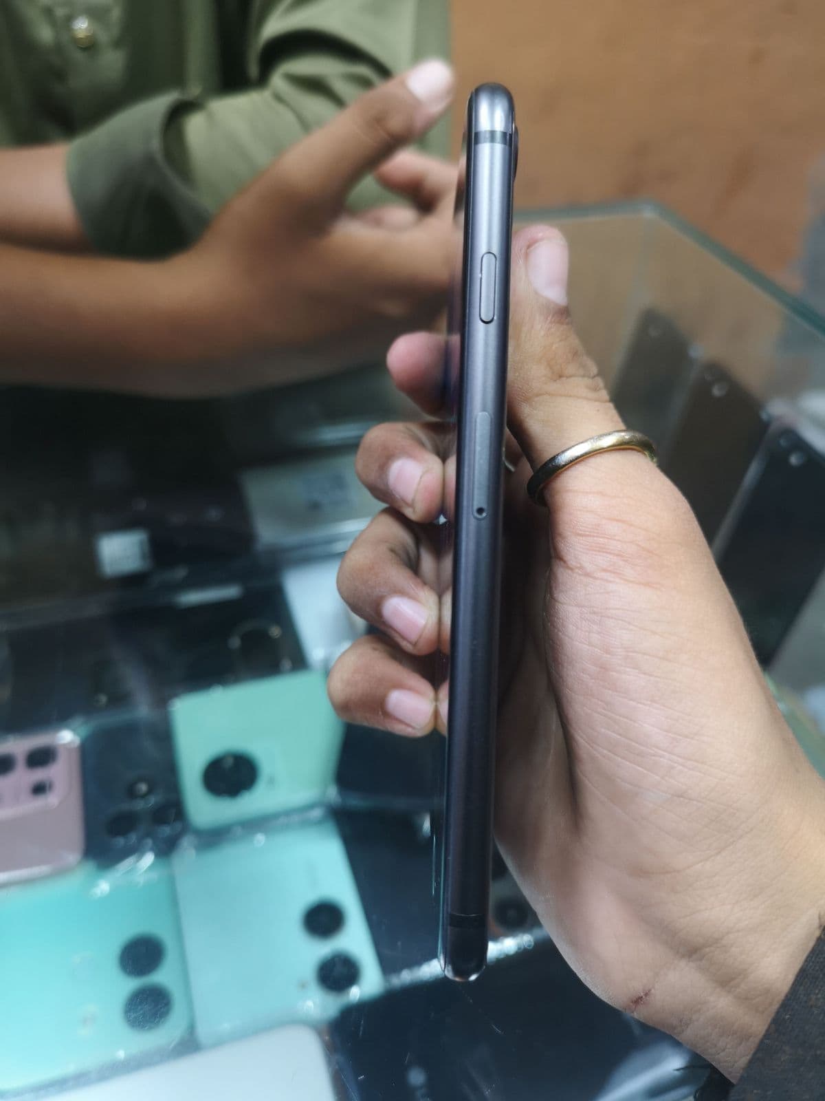 Apple iPhone 8 64GB in Space Gray — photo 4