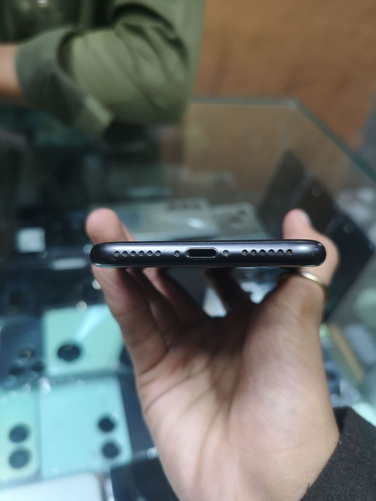 Apple iPhone 8 64GB in Space Gray — photo 5