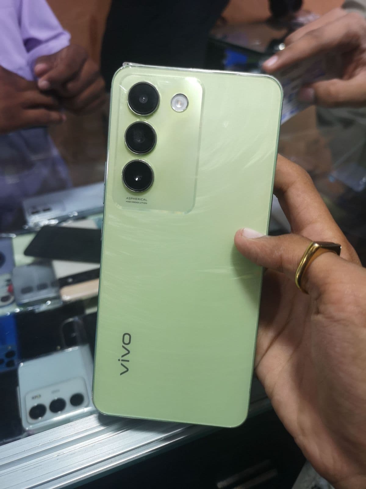 Vivo Y100 8GB / 256GB in Breeze Green — photo 2
