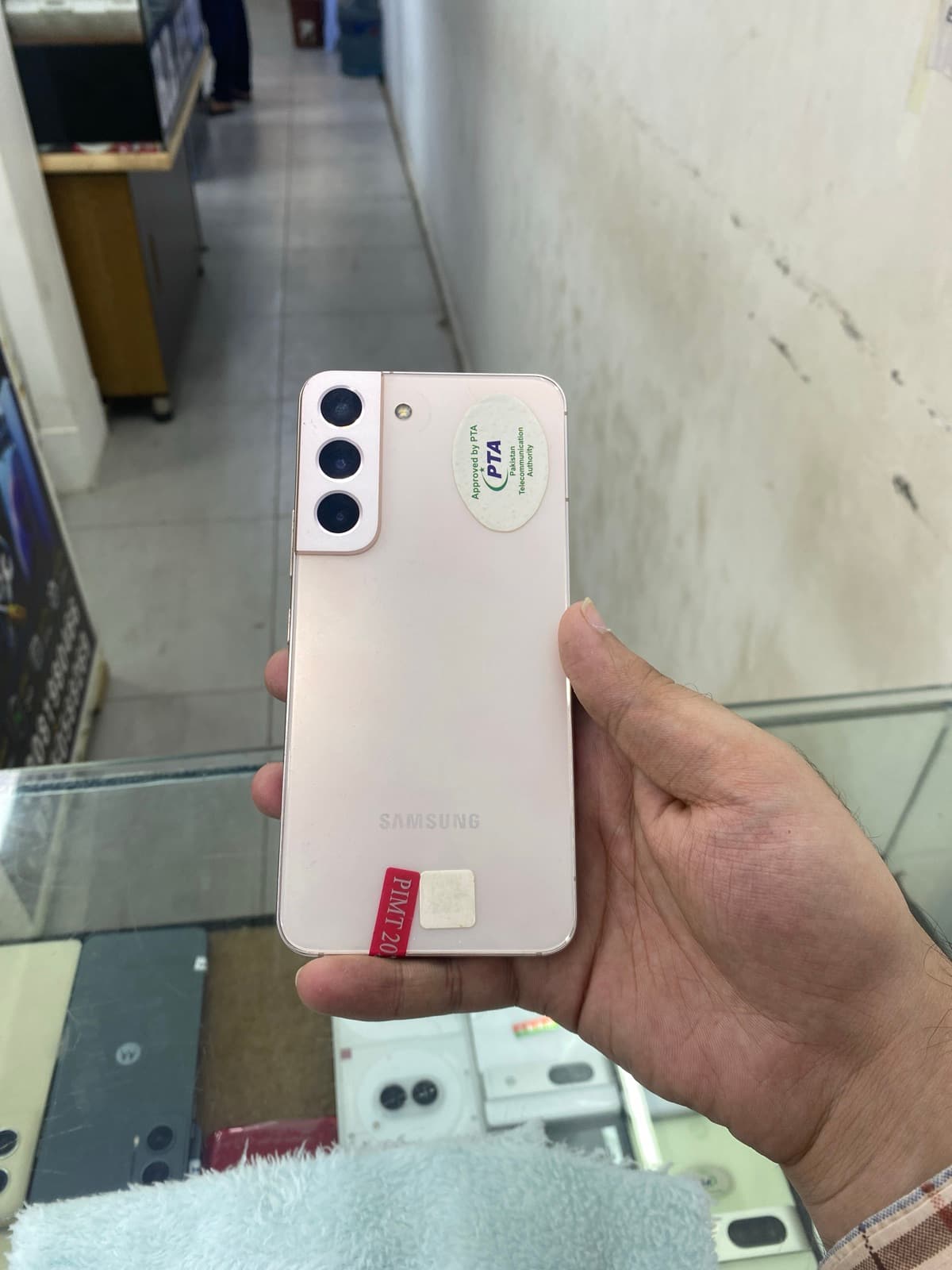 Samsung Galaxy S22 8GB / 128GB in Pink Gold — photo 1