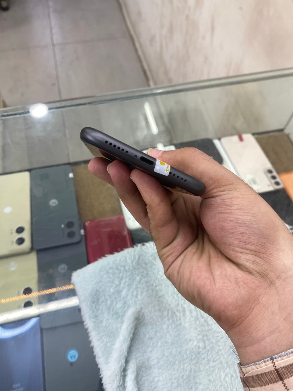 Apple iPhone 11 64GB in Black — photo 4