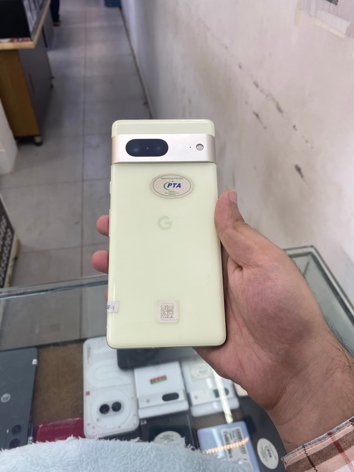 Google Pixel 7 8GB / 128GB in Lemongrass — photo 1