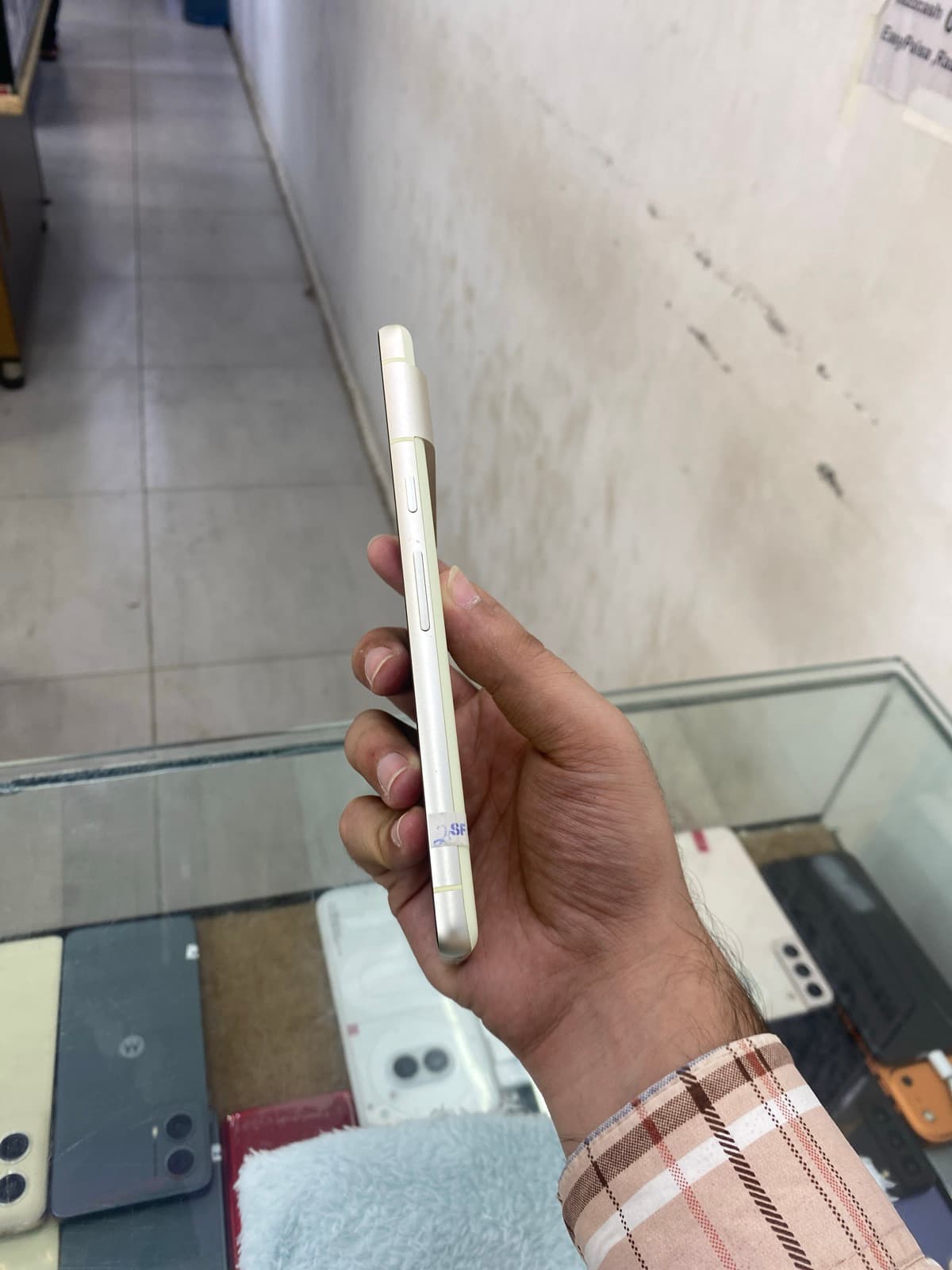 Google Pixel 7 8GB / 128GB in Lemongrass — photo 2