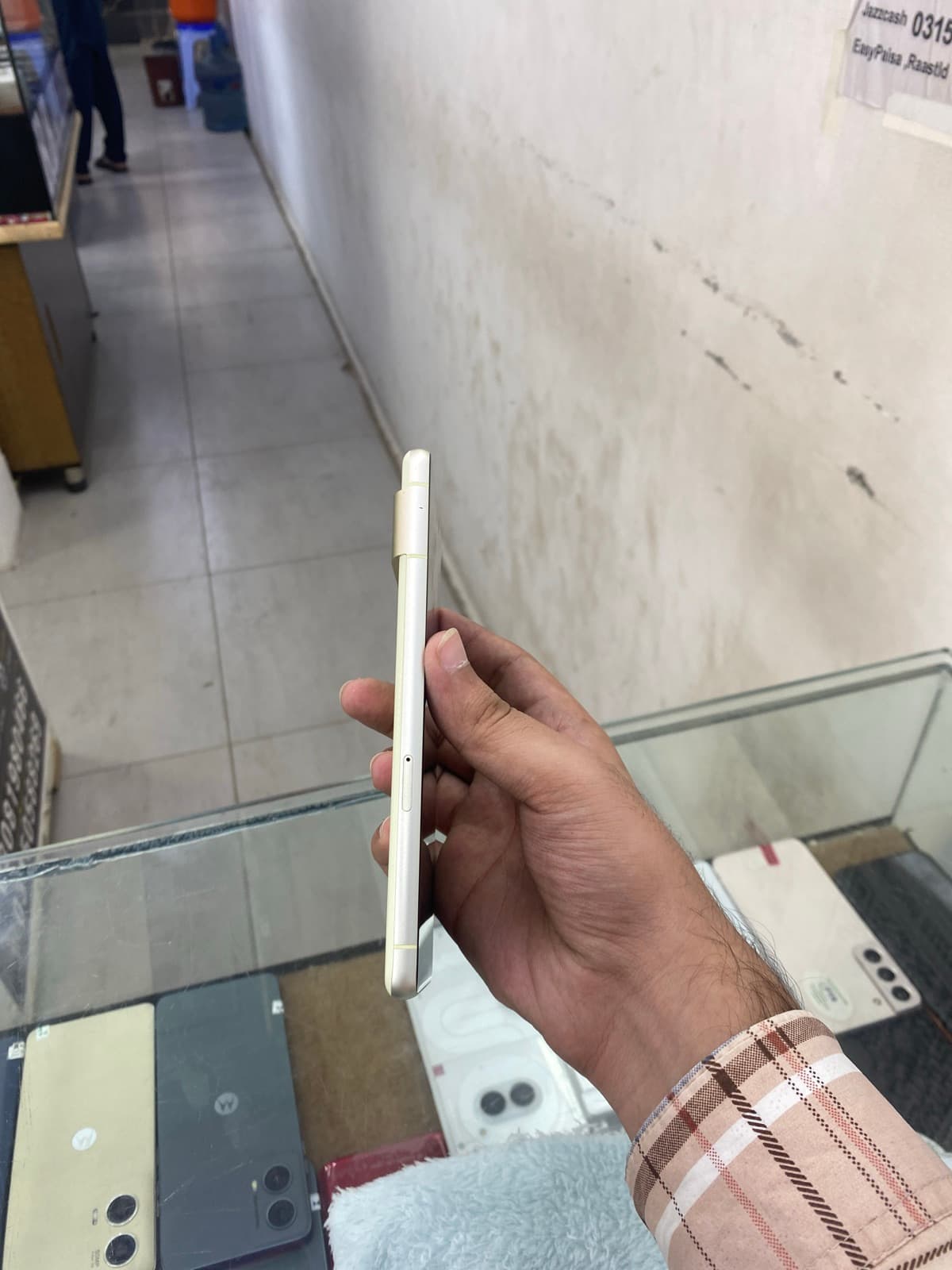 Google Pixel 7 8GB / 128GB in Lemongrass — photo 3