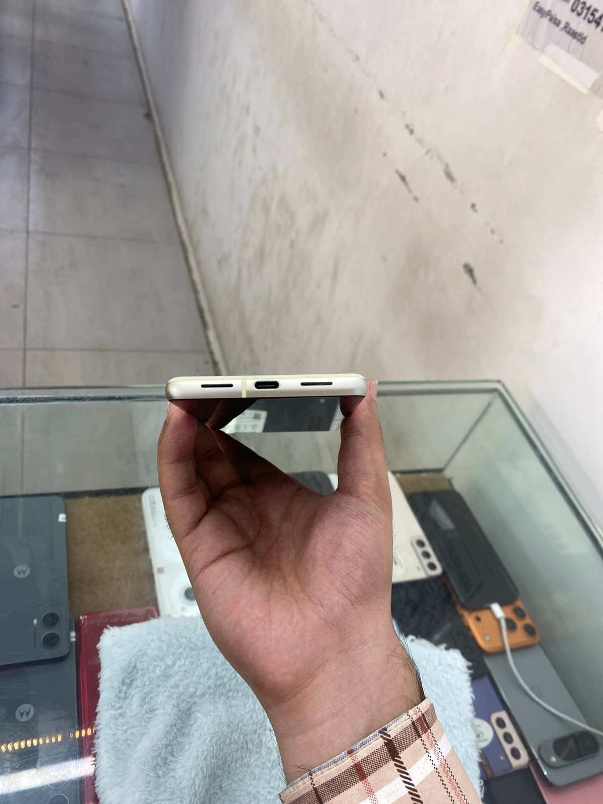 Google Pixel 7 8GB / 128GB in Lemongrass — photo 4