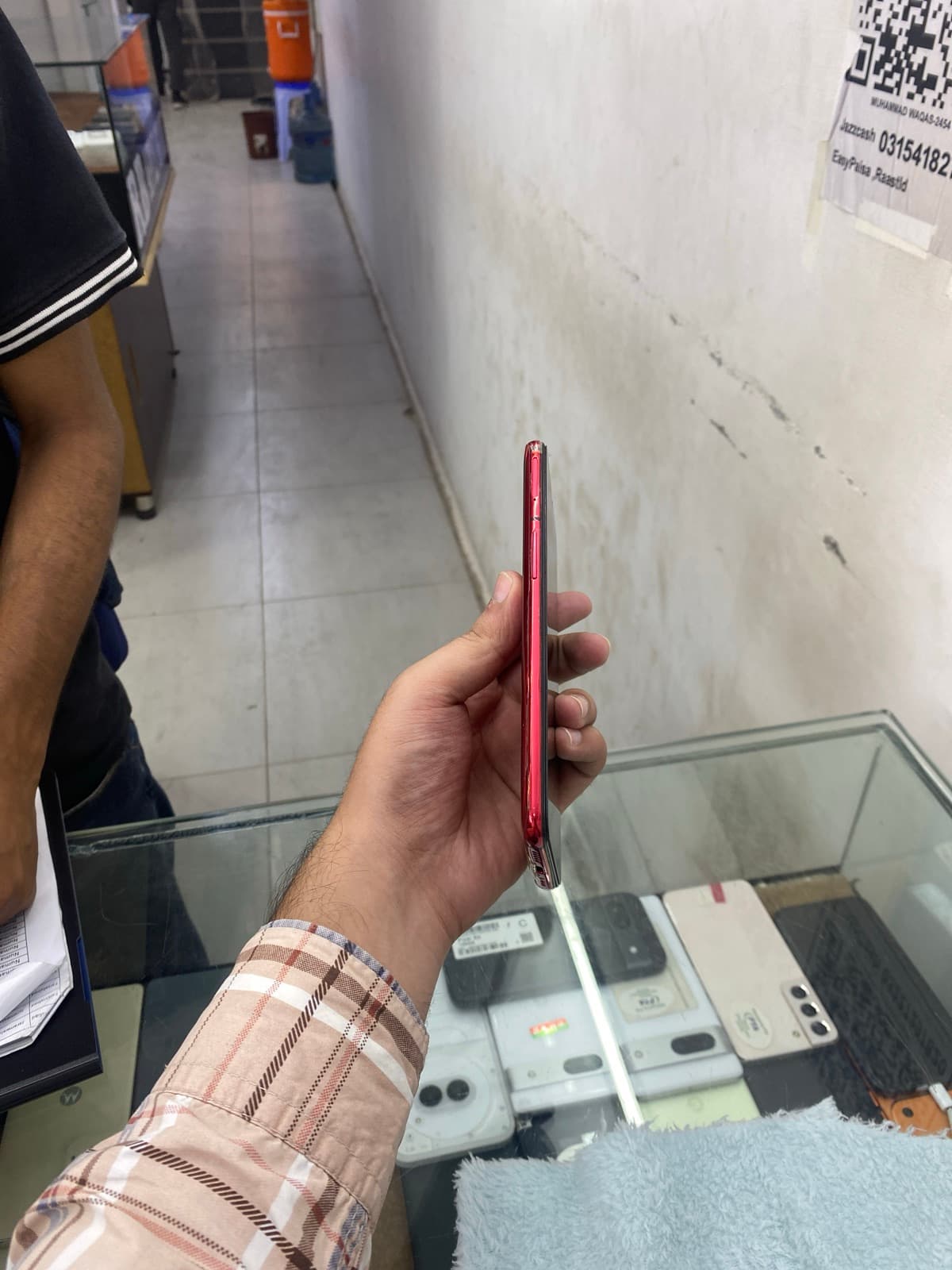 OnePlus 7 8GB / 256GB in Red — photo 3