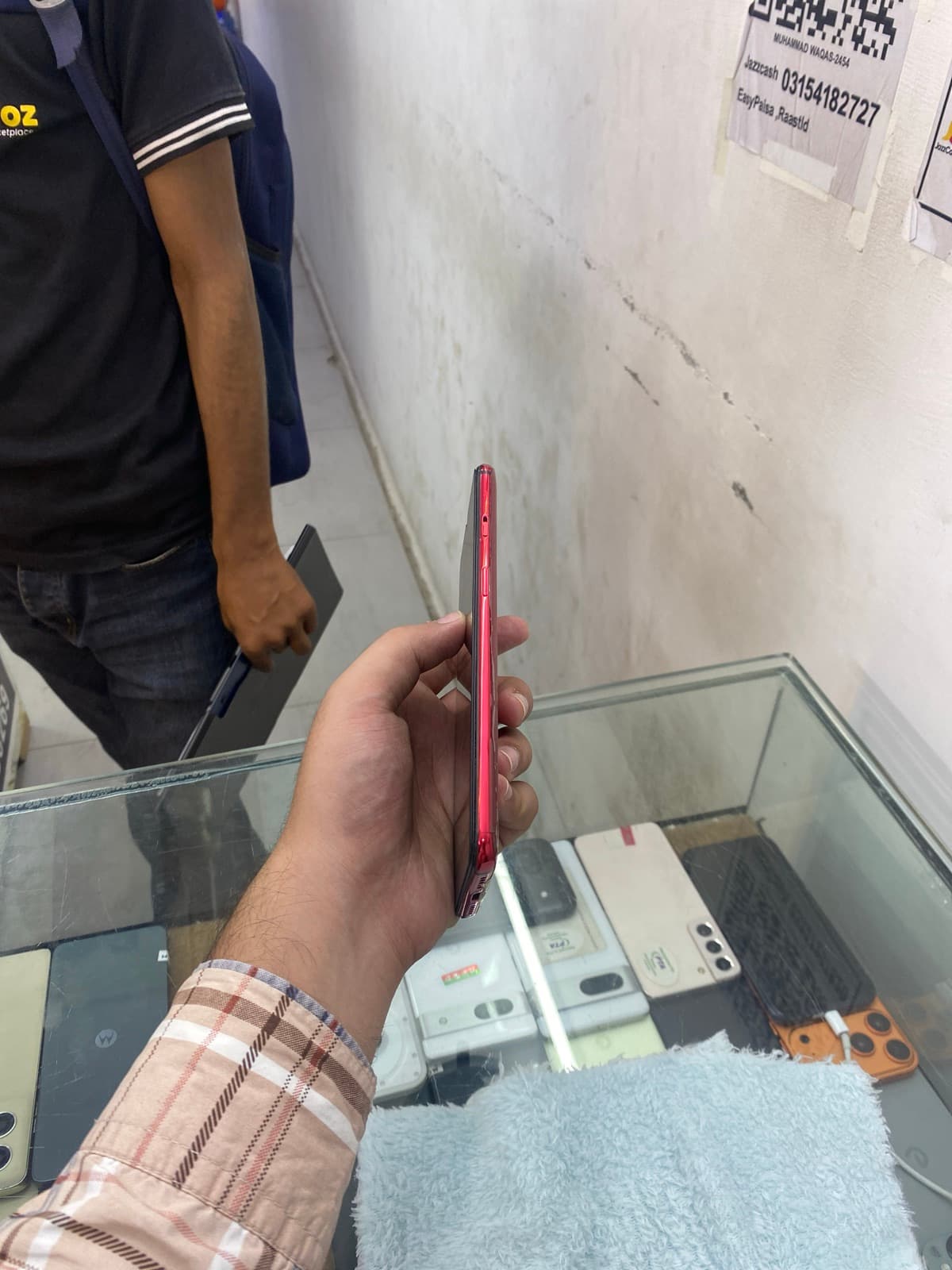 OnePlus 7 8GB / 256GB in Red — photo 4