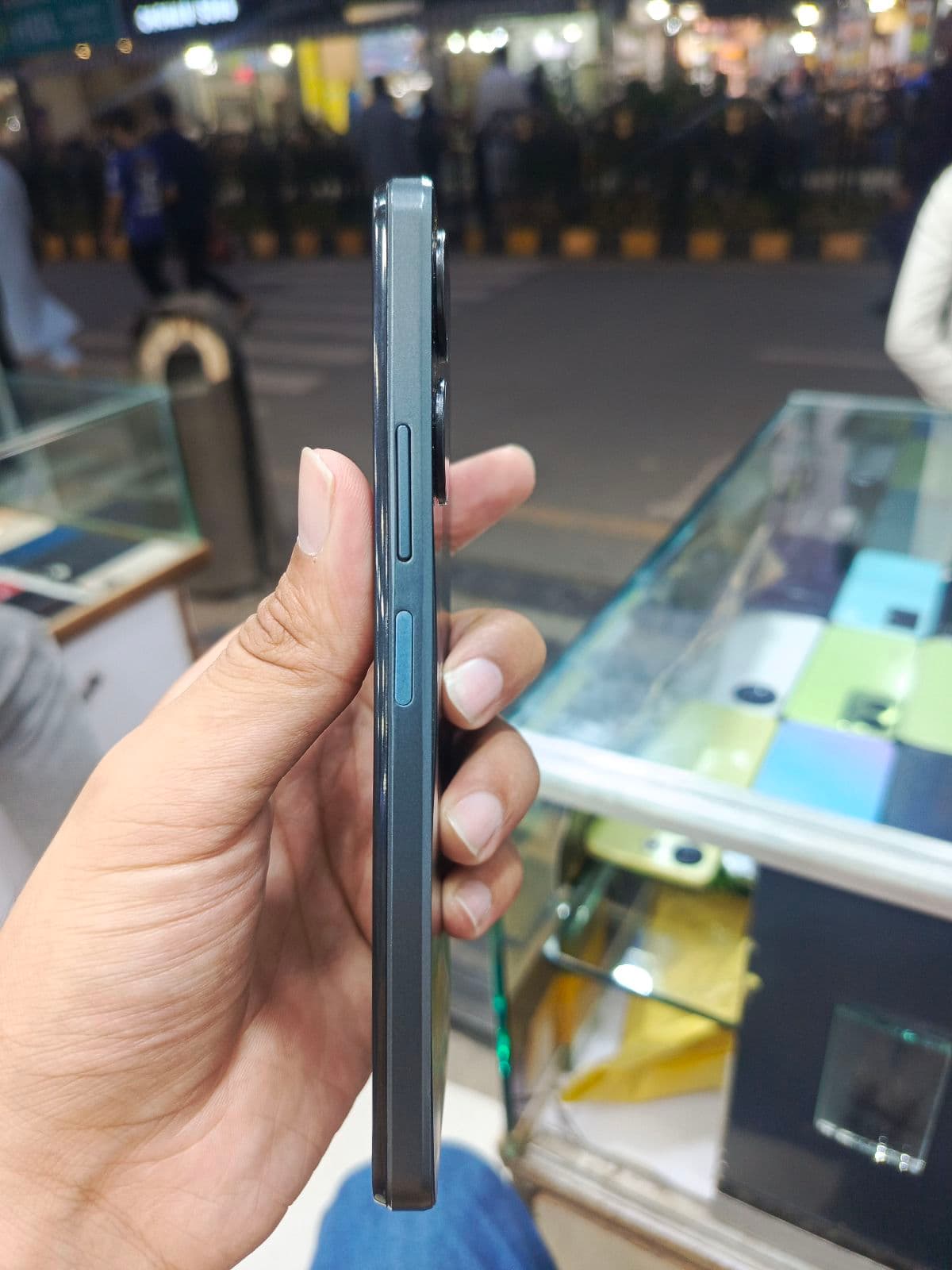 Vivo Y28 8GB / 256GB in Tornado Green — photo 2