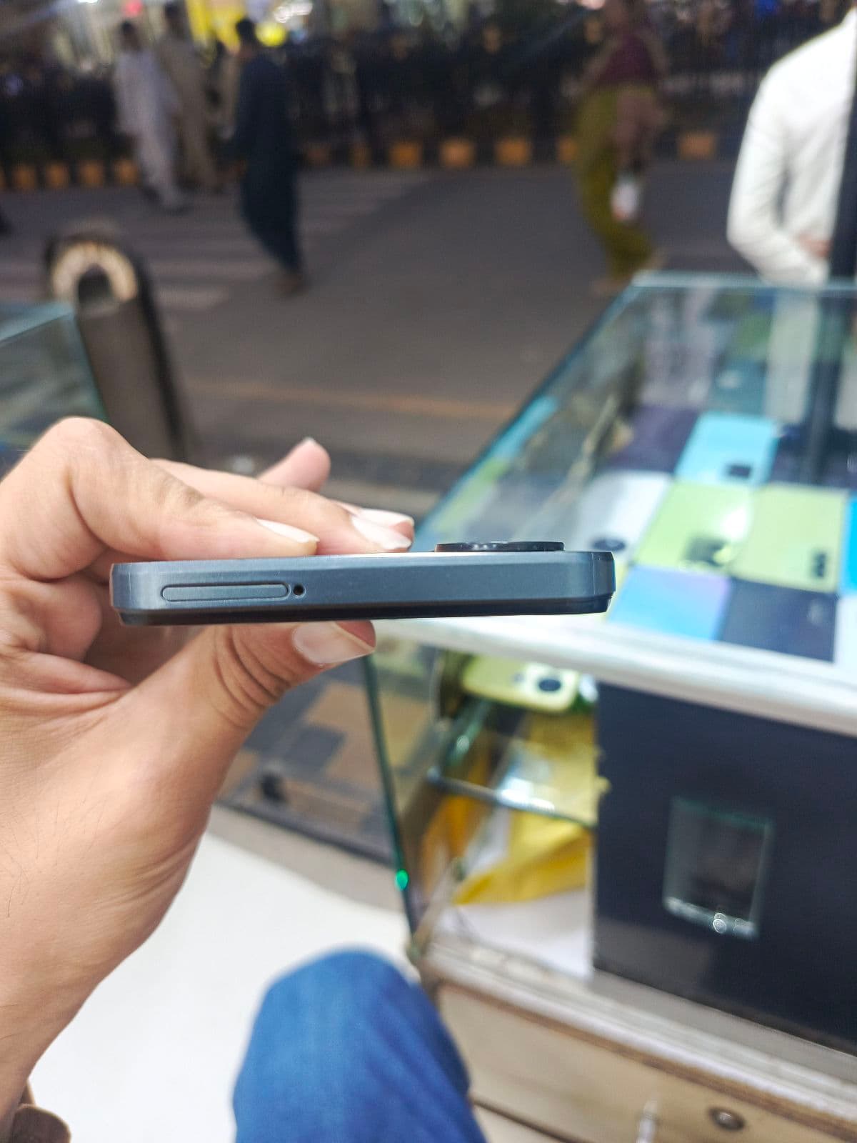 Vivo Y28 8GB / 256GB in Tornado Green — photo 3