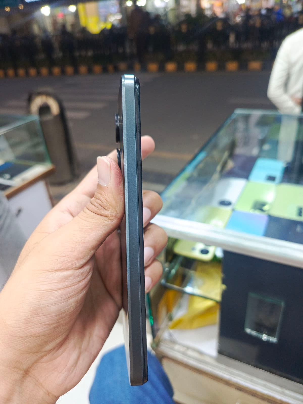 Vivo Y28 8GB / 256GB in Tornado Green — photo 4