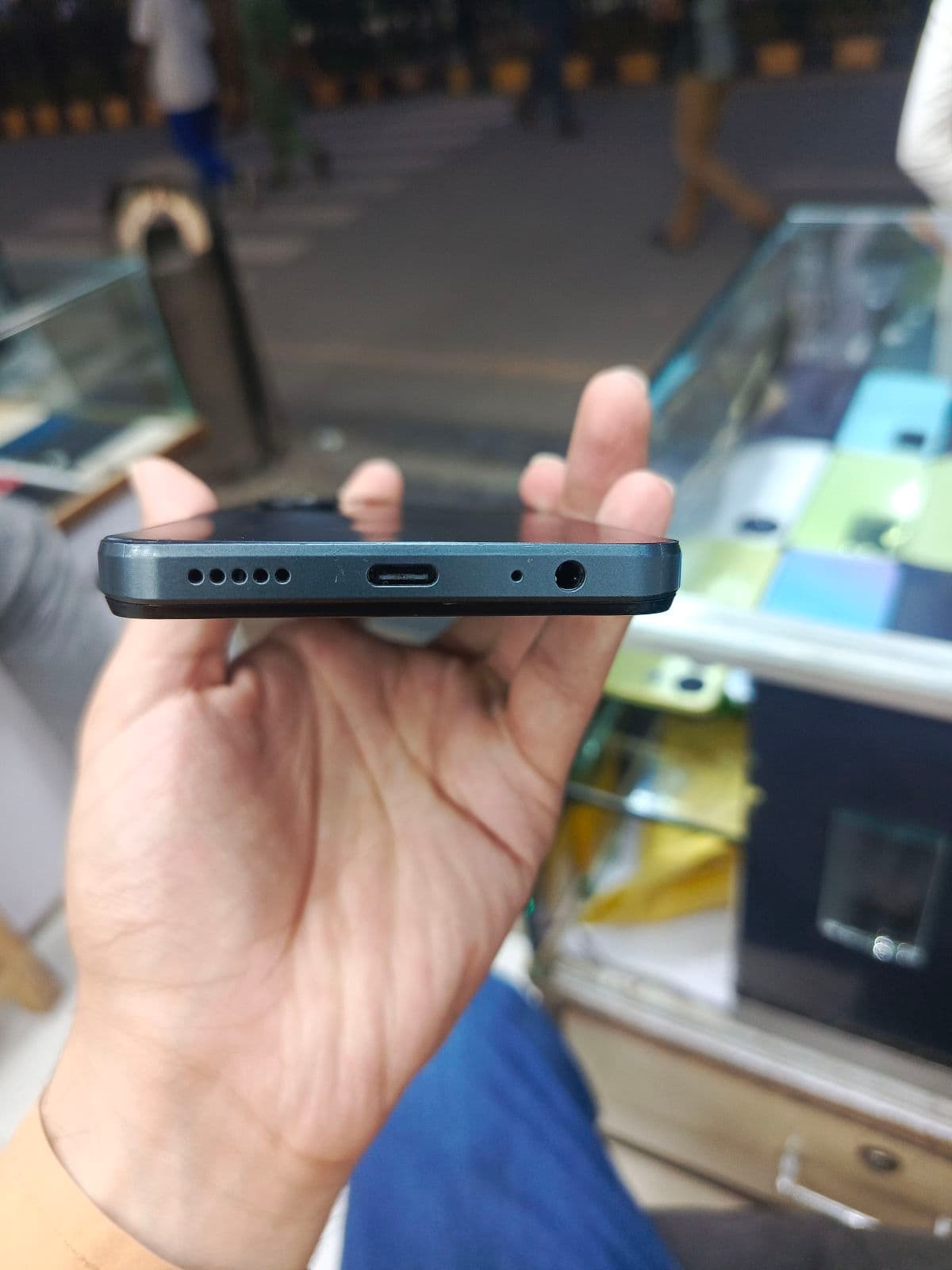 Vivo Y28 8GB / 256GB in Tornado Green — photo 5