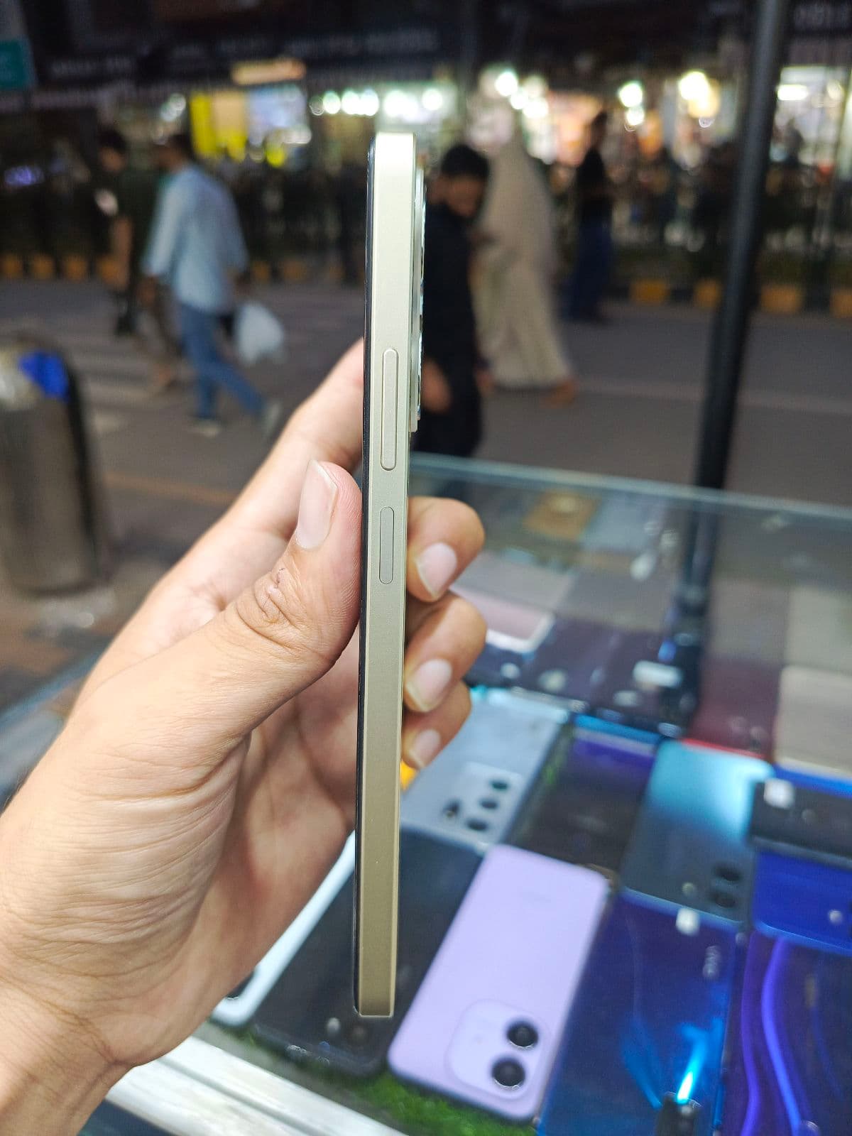 Realme C61 6GB / 128GB in Sparkle Gold — photo 2