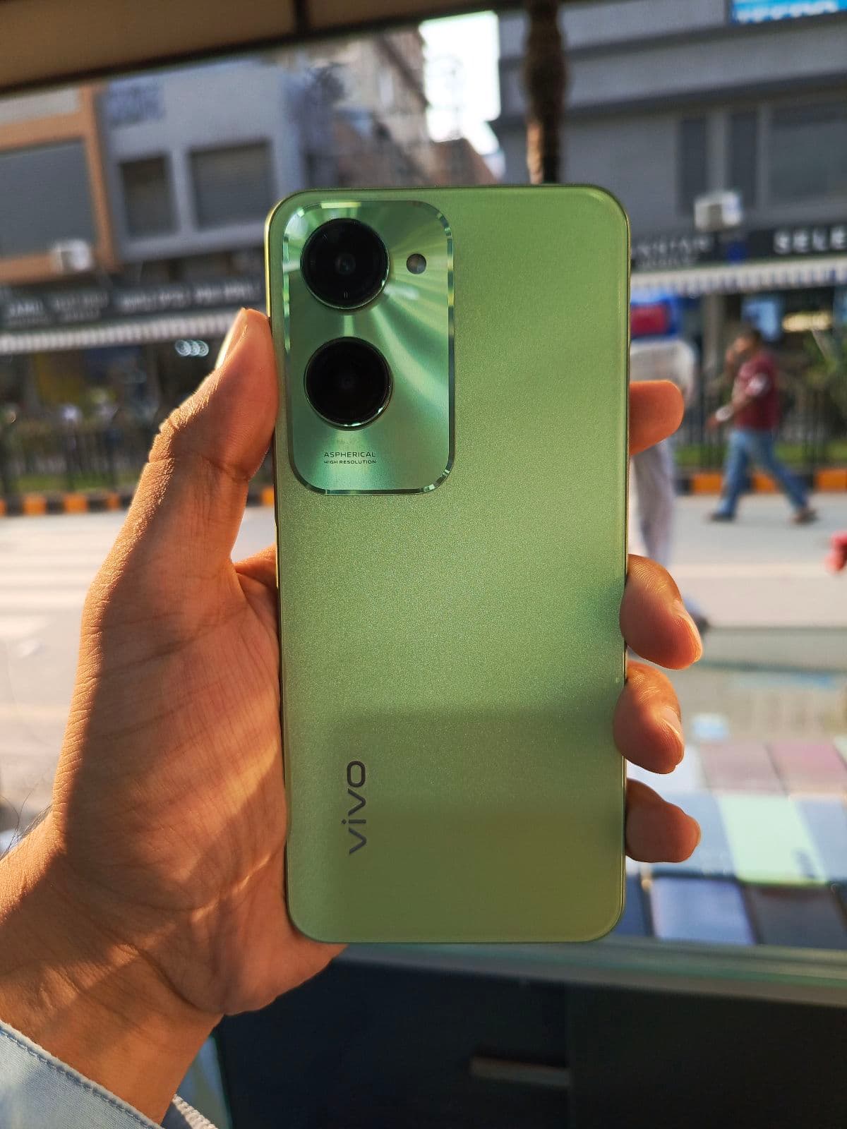 Vivo Y18 · 4GB / 128GB