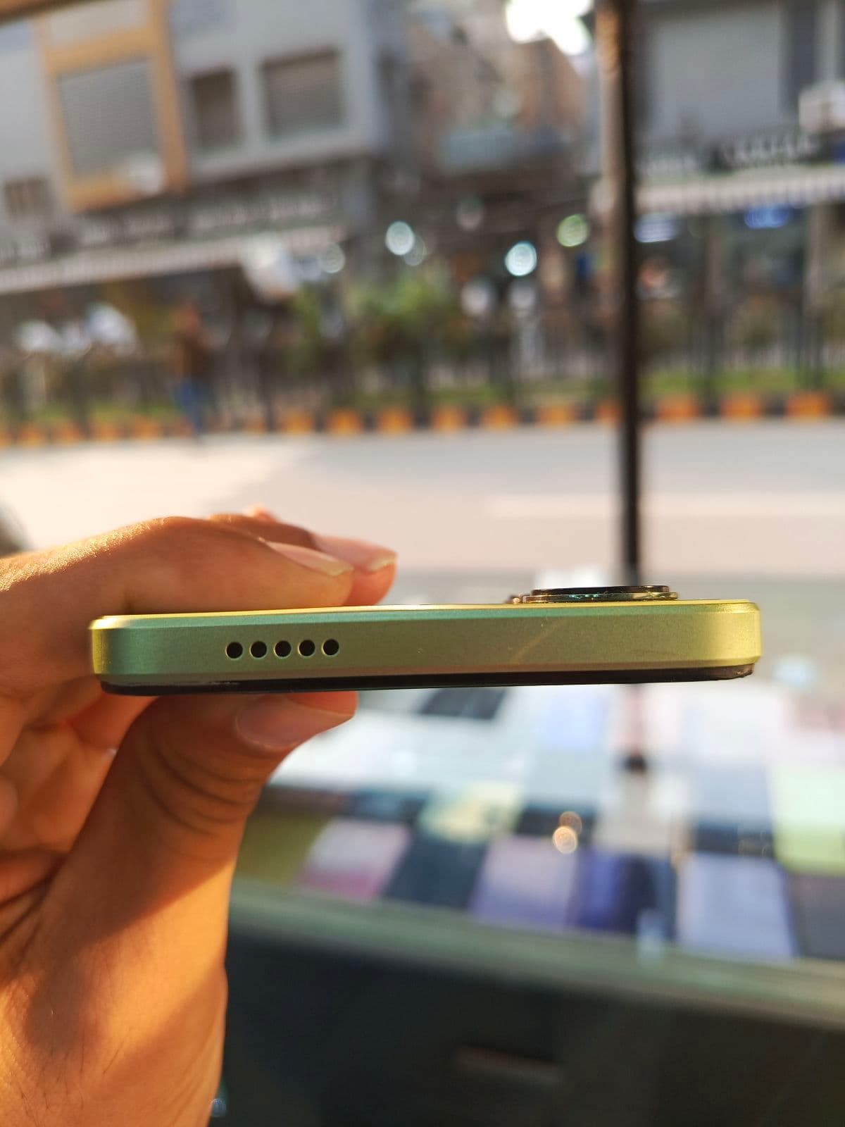 Vivo Y18 4GB / 128GB in Gem Green — photo 3