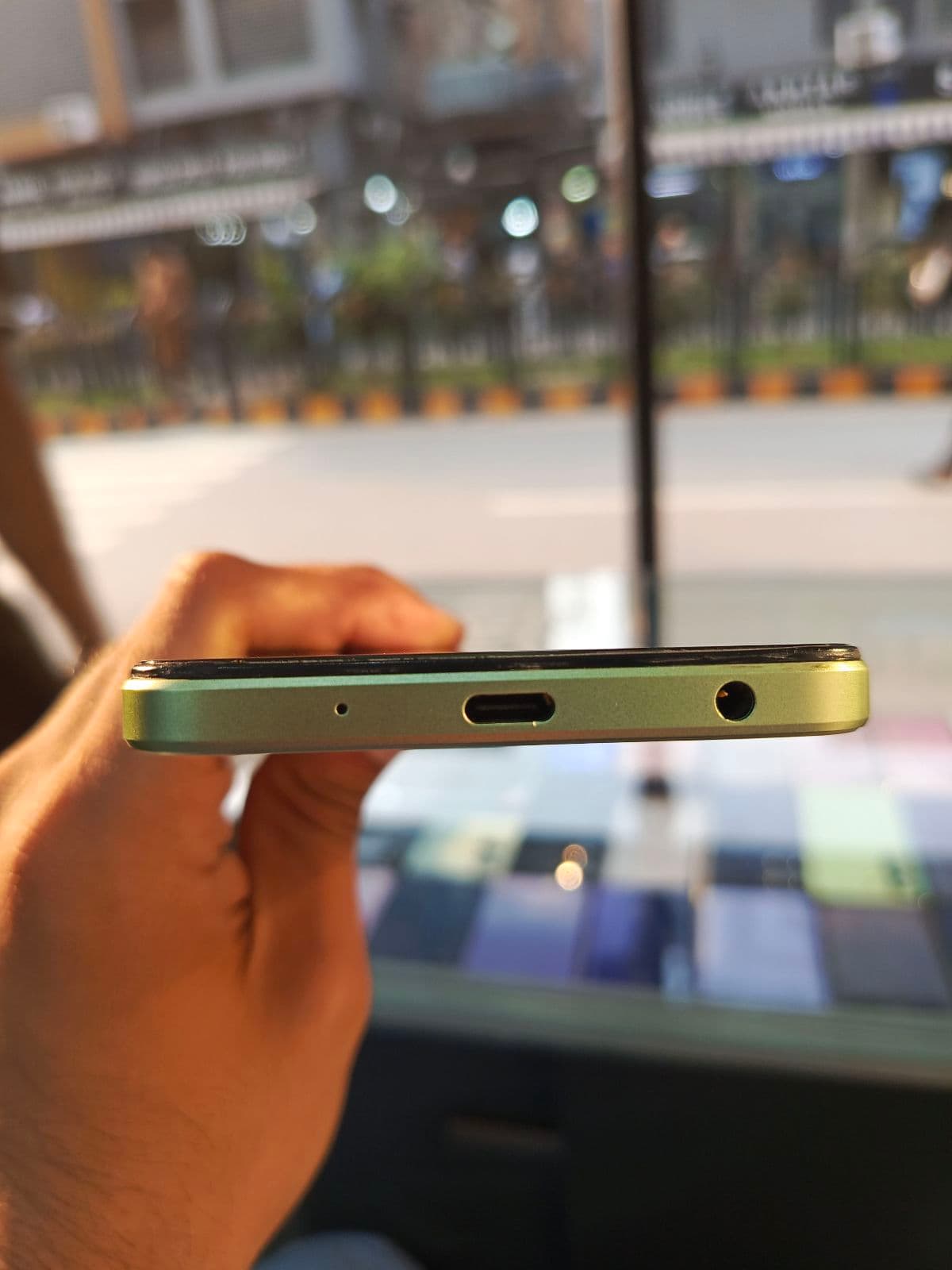 Vivo Y18 4GB / 128GB in Gem Green — photo 4
