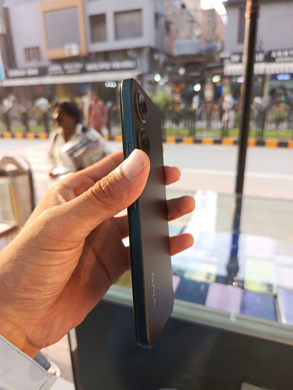 Vivo Y03t 4GB / 64GB in Gem Green — photo 3
