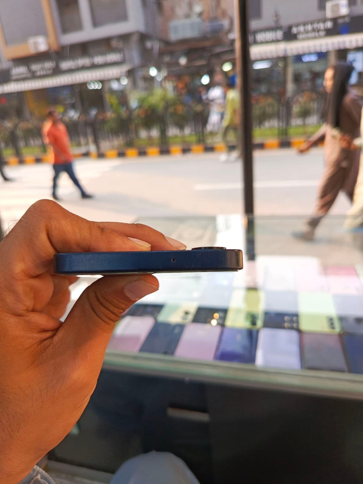 Samsung Galaxy A06 4GB / 128GB in Black — photo 5