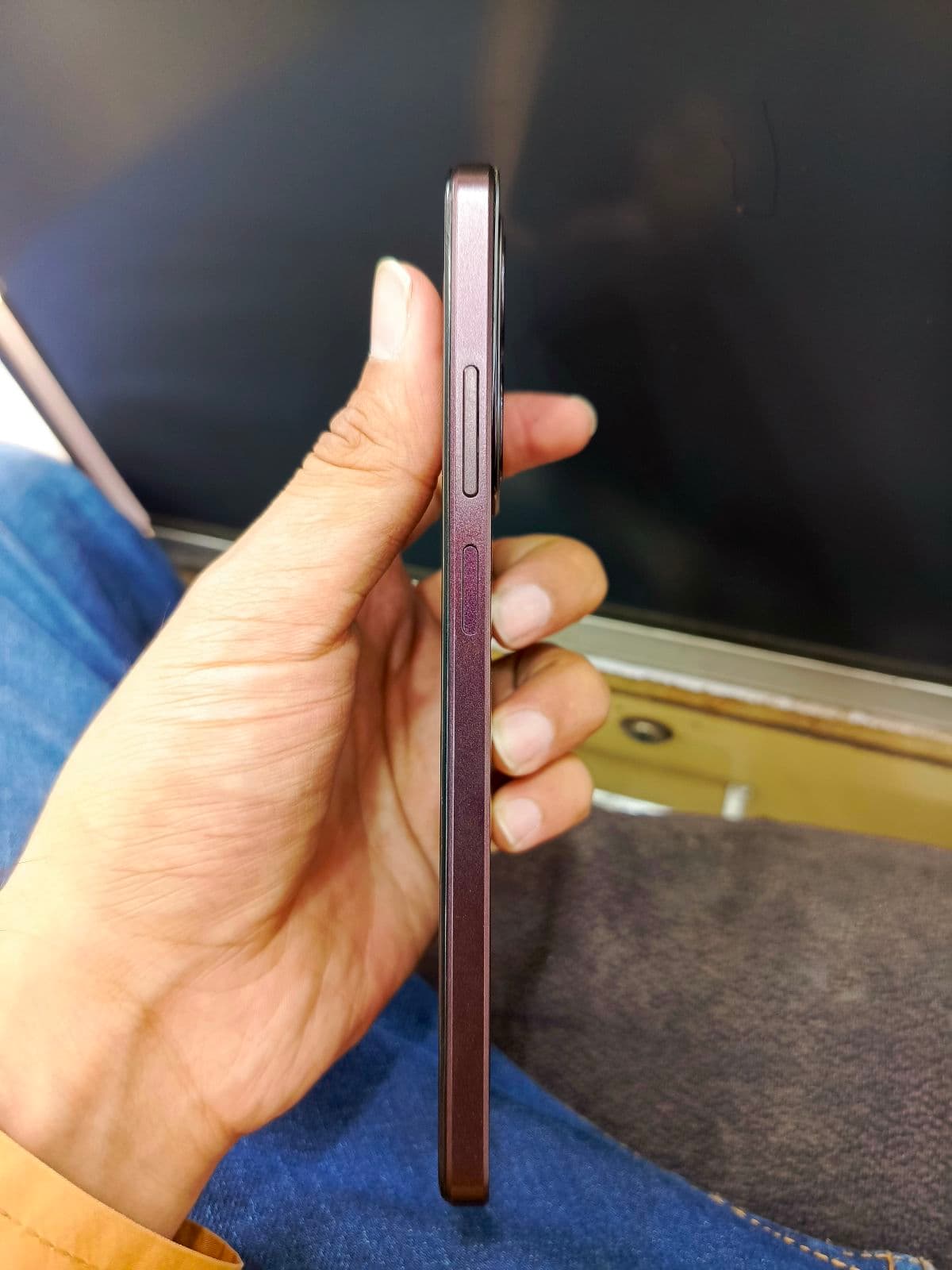 Oppo A5i 4GB / 128GB in Titanium Purple — photo 2