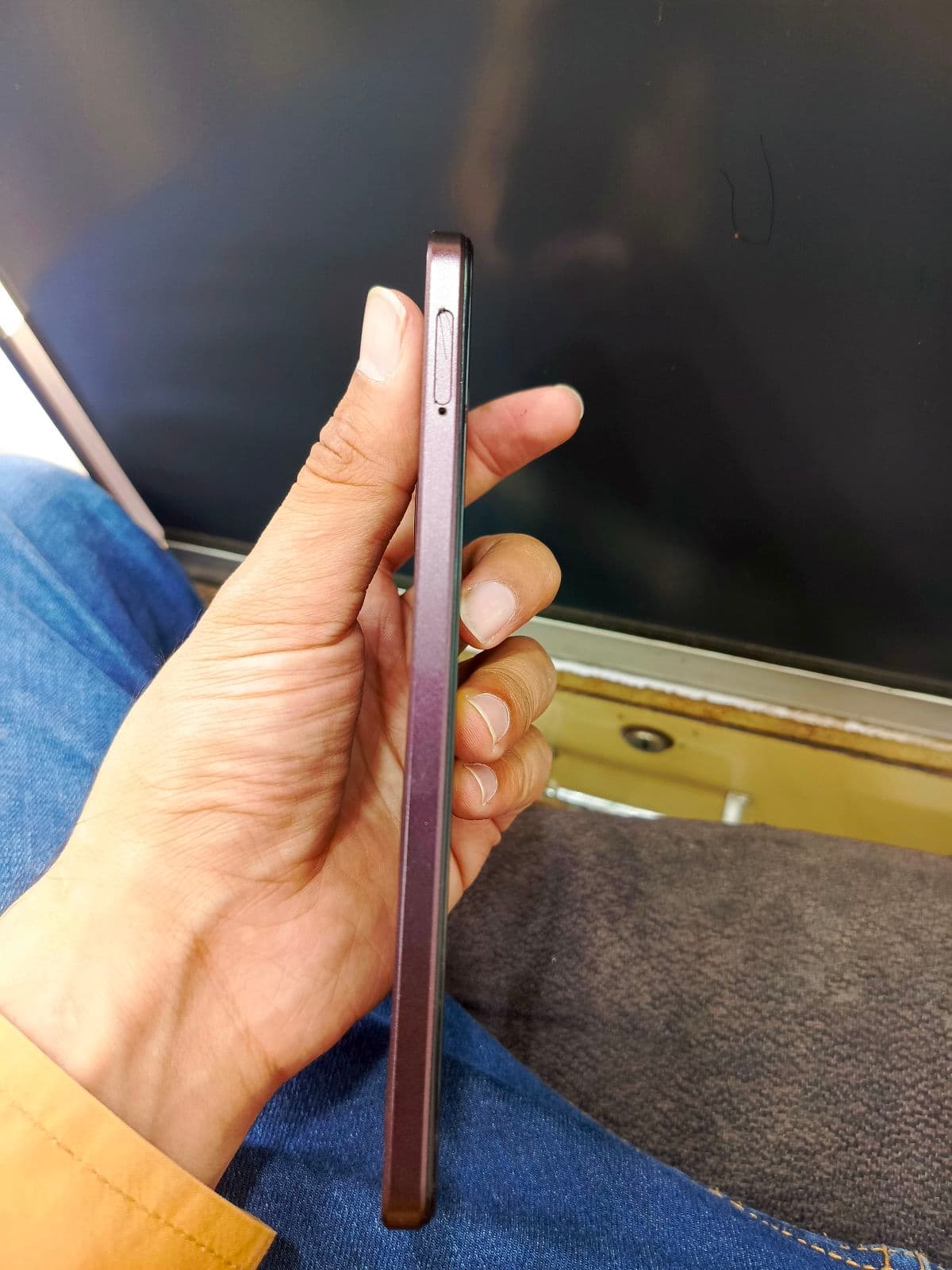 Oppo A5i 4GB / 128GB in Titanium Purple — photo 3