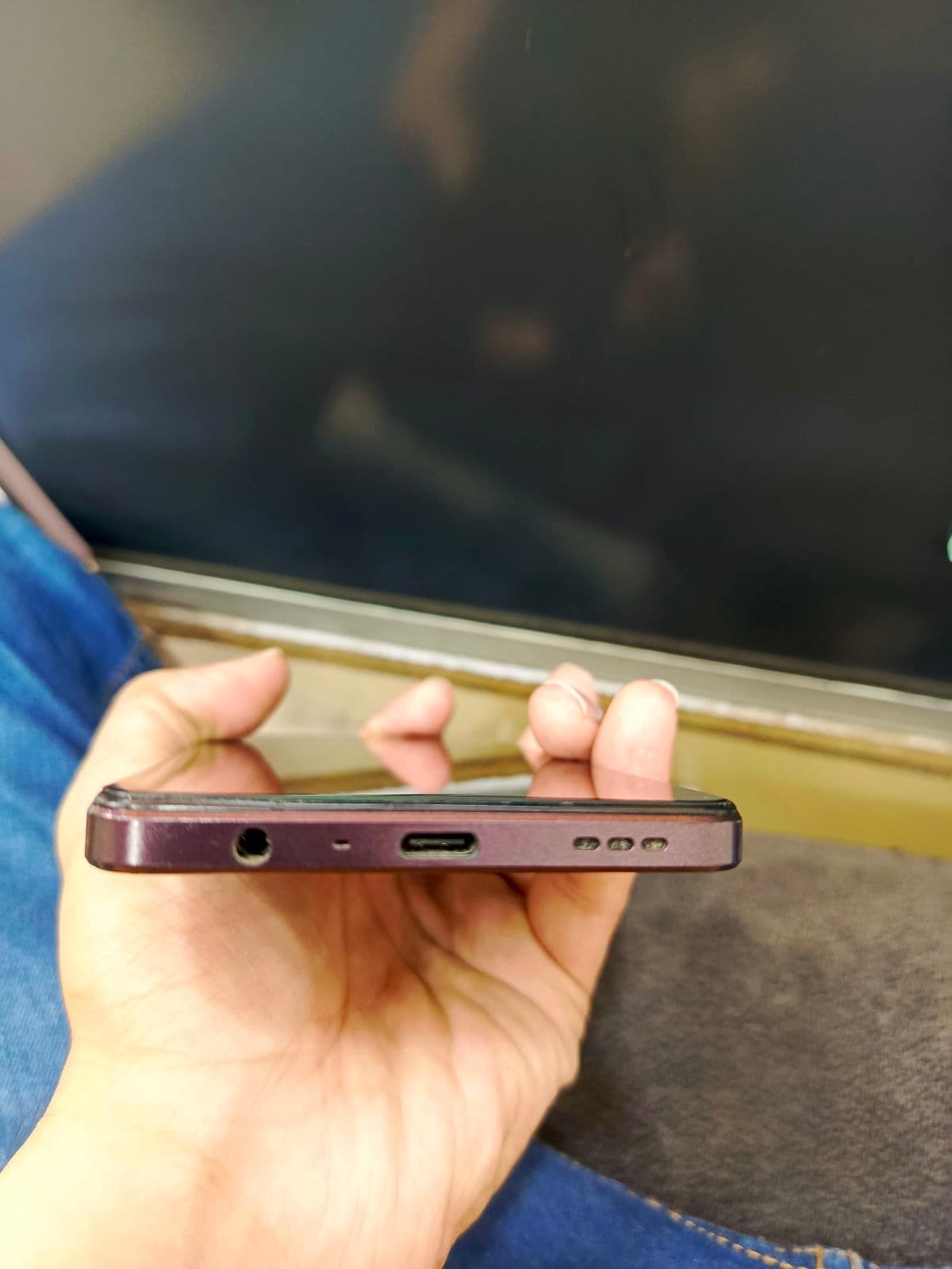Oppo A5i 4GB / 128GB in Titanium Purple — photo 4