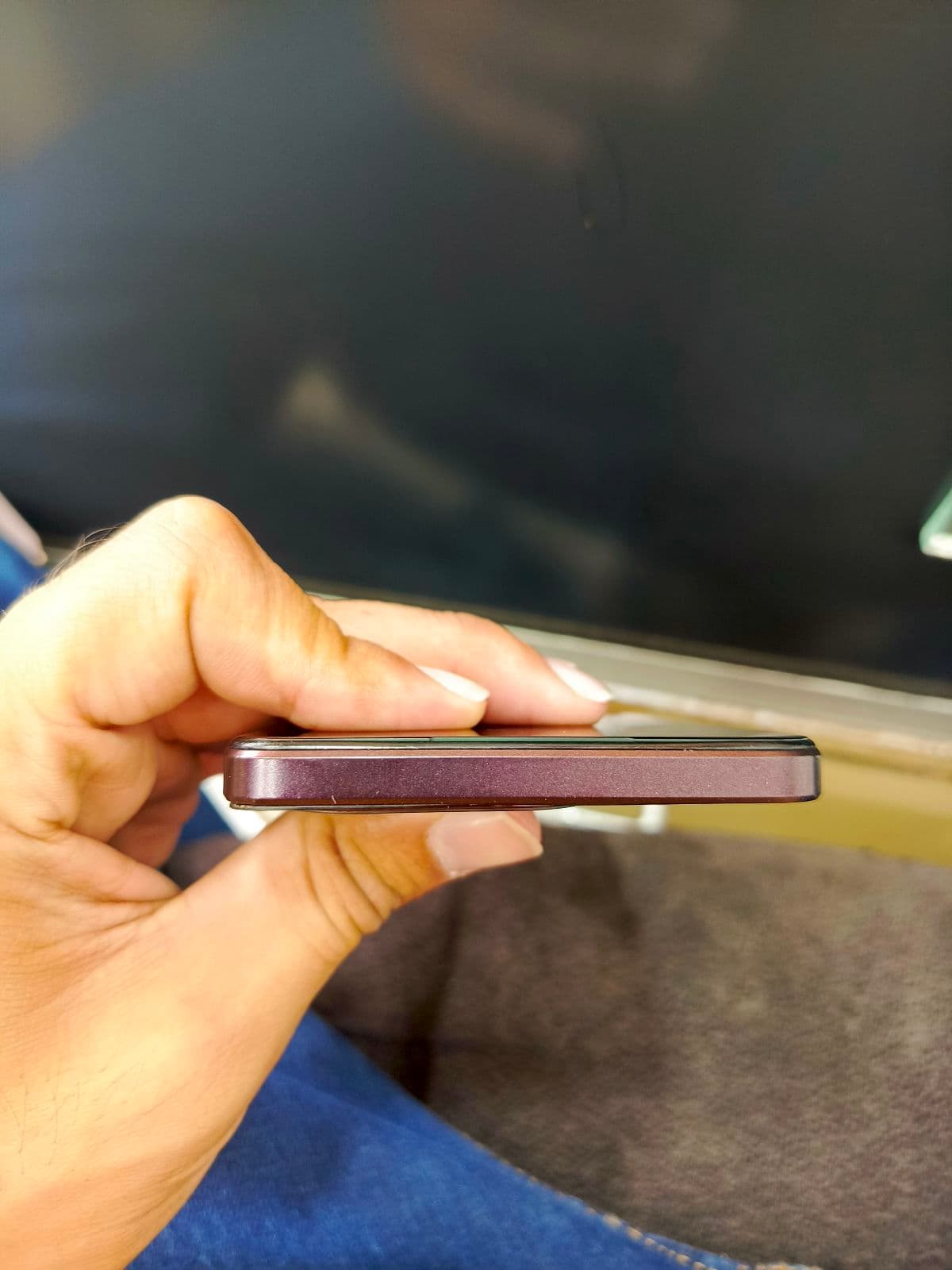 Oppo A5i 4GB / 128GB in Titanium Purple — photo 5